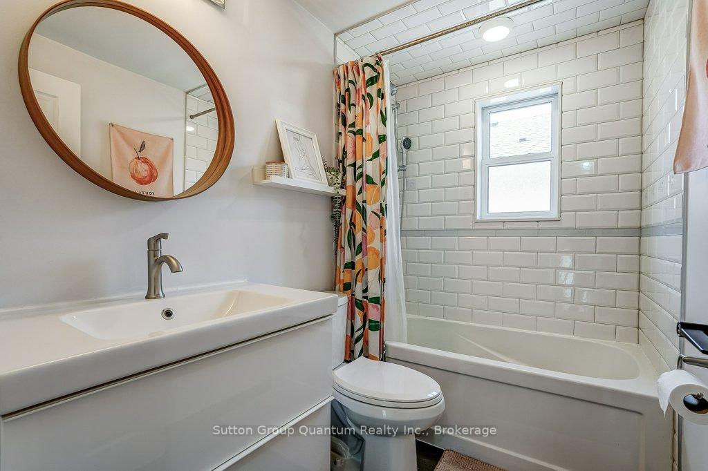 Photo 10 of 662 Upper Sherman Avenue, Hamilton, Burkholme — HOMEH