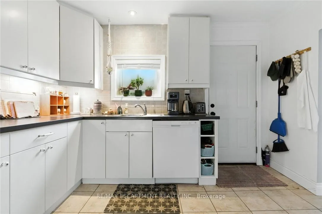 Photo 13 of 346 Hunter Street W, Hamilton, Kirkendall — HOMEH