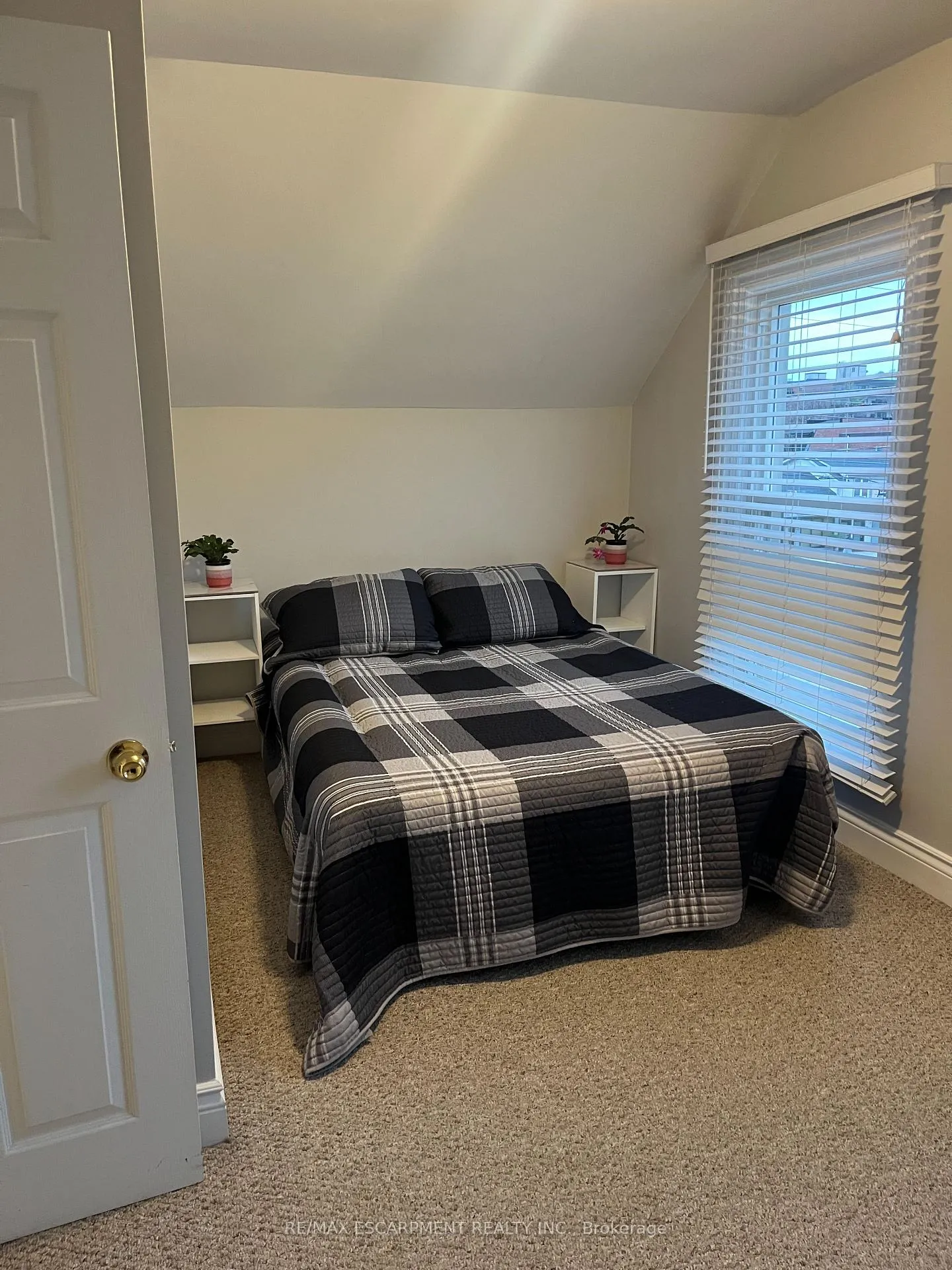 Photo 14 of 346 Hunter Street W, Hamilton, Kirkendall — HOMEH