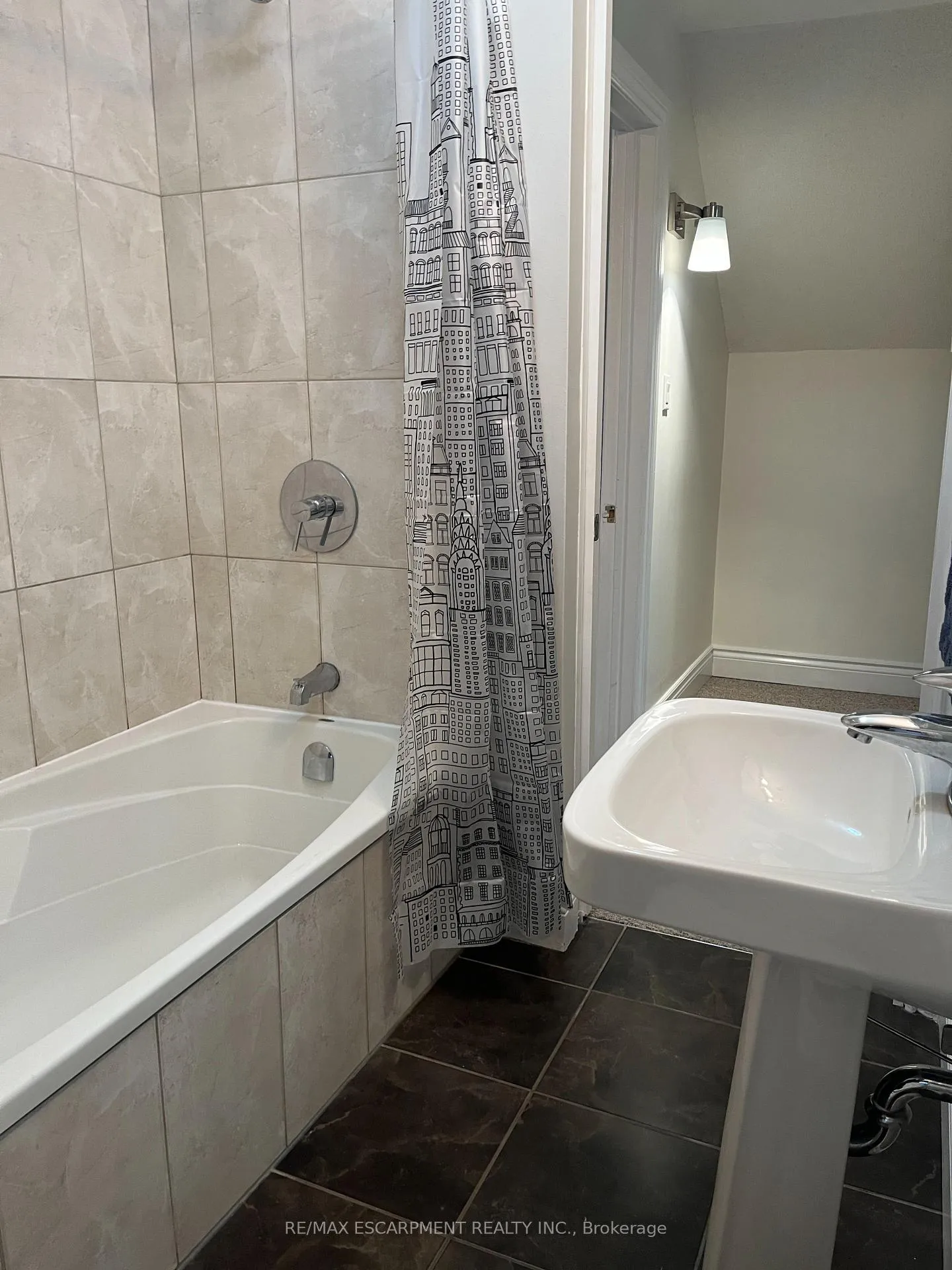 Photo 18 of 346 Hunter Street W, Hamilton, Kirkendall — HOMEH
