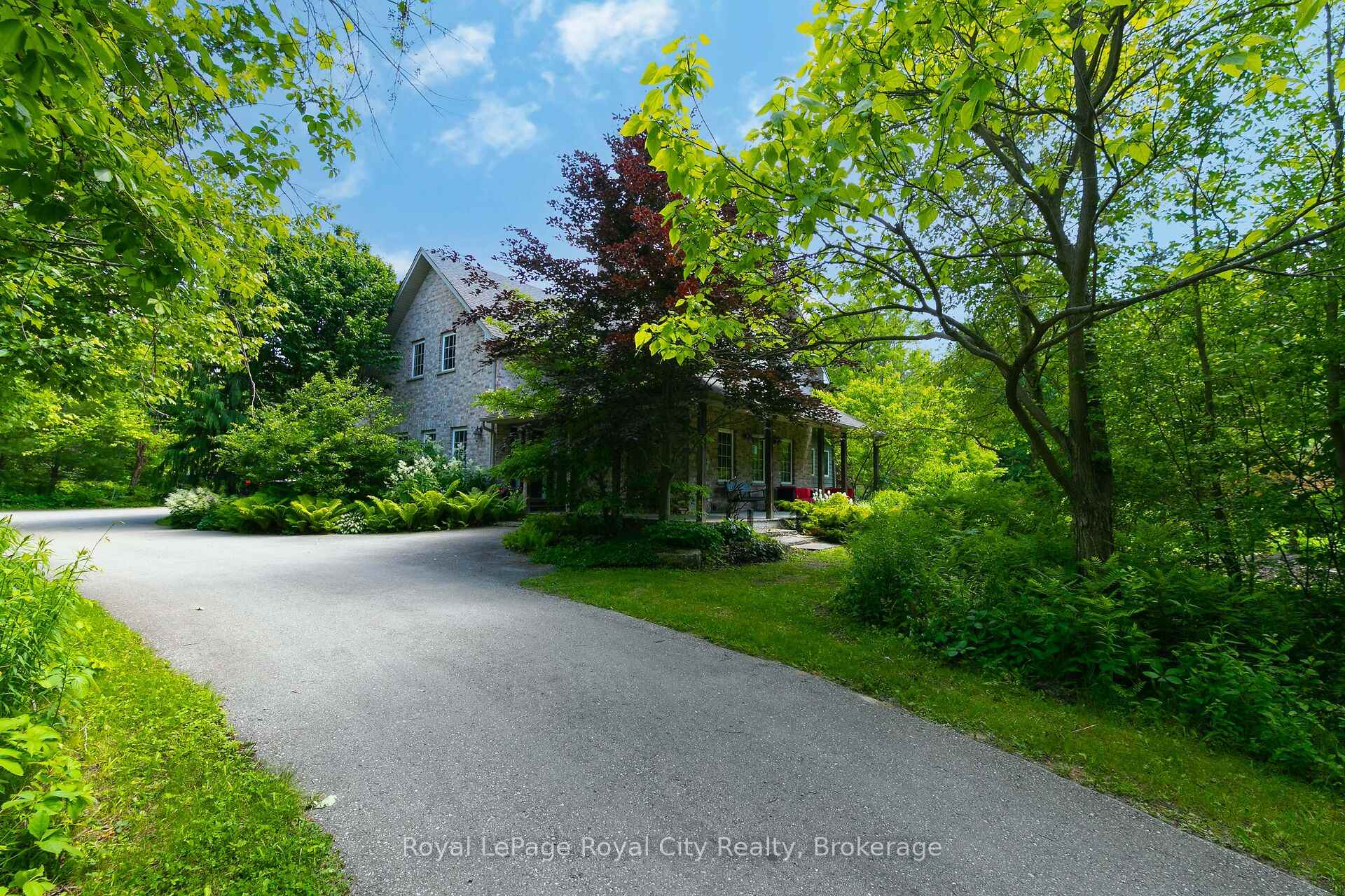 Photo 2 of 12 Kilkenny Place, Guelph, Pineridge/Westminster Woods — HOMEH