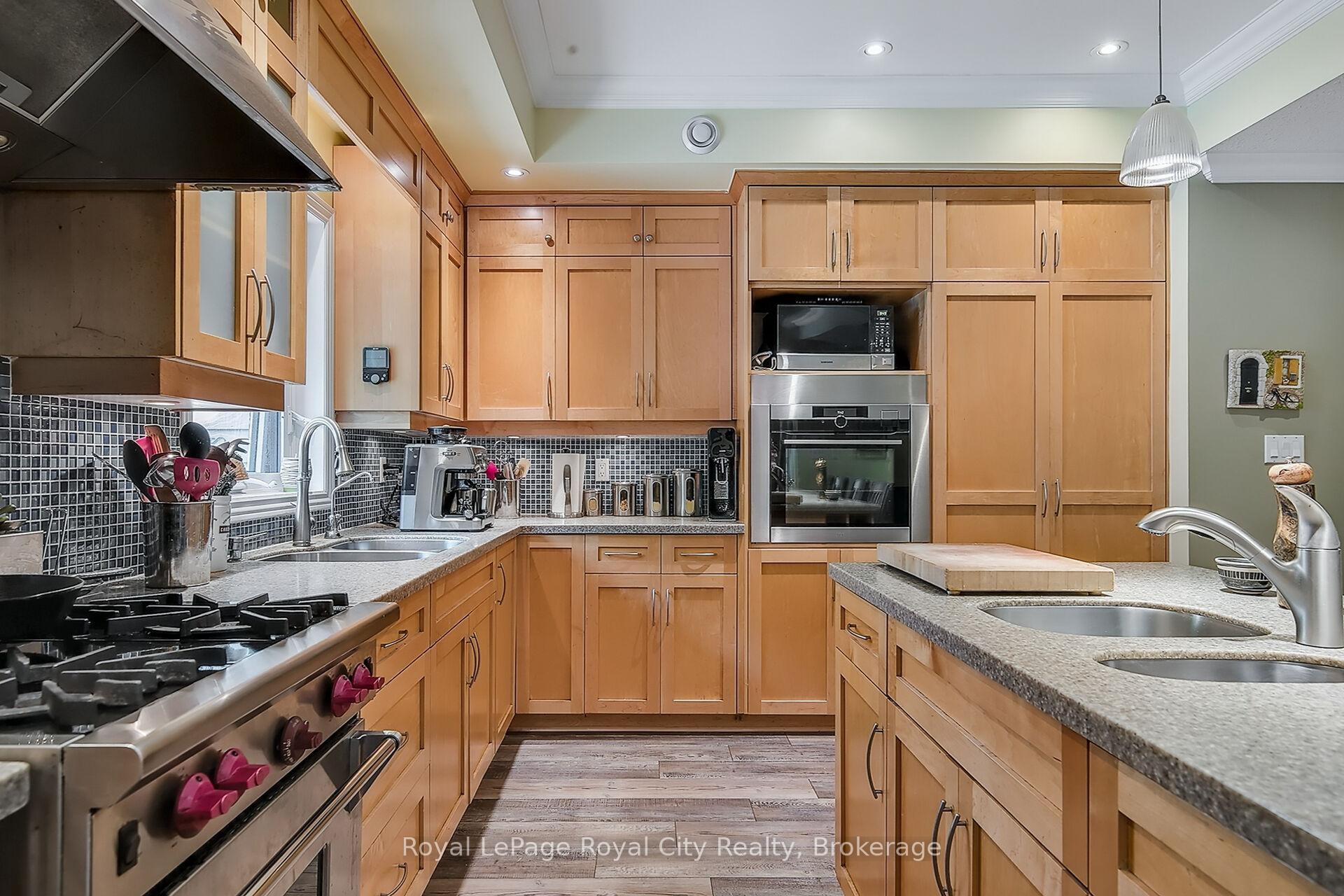 Photo 24 of 12 Kilkenny Place, Guelph, Pineridge/Westminster Woods — HOMEH