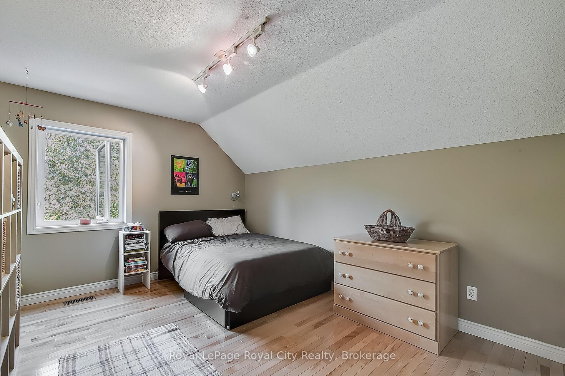 Photo 28 of 12 Kilkenny Place, Guelph, Pineridge/Westminster Woods — HOMEH