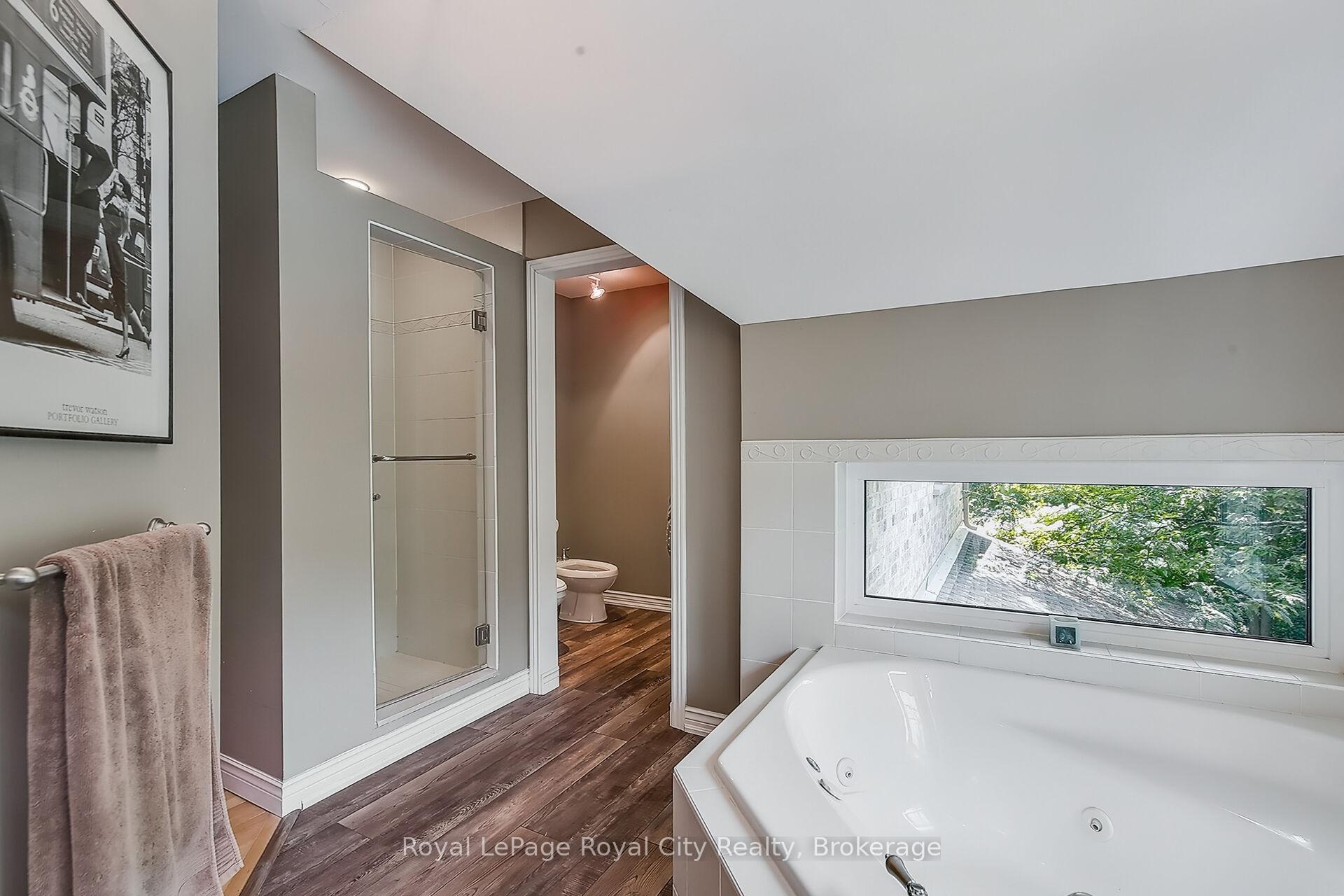 Photo 33 of 12 Kilkenny Place, Guelph, Pineridge/Westminster Woods — HOMEH