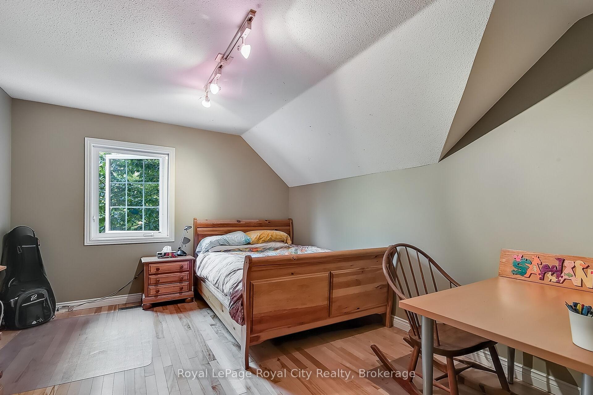 Photo 34 of 12 Kilkenny Place, Guelph, Pineridge/Westminster Woods — HOMEH