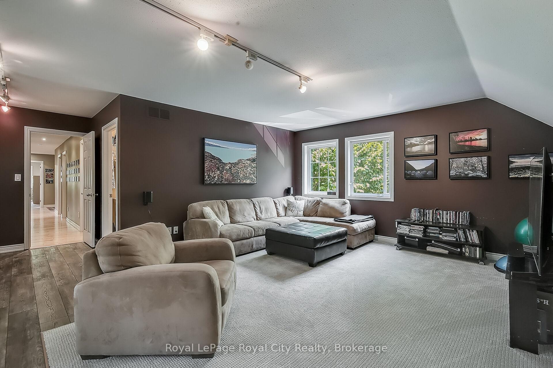 Photo 37 of 12 Kilkenny Place, Guelph, Pineridge/Westminster Woods — HOMEH