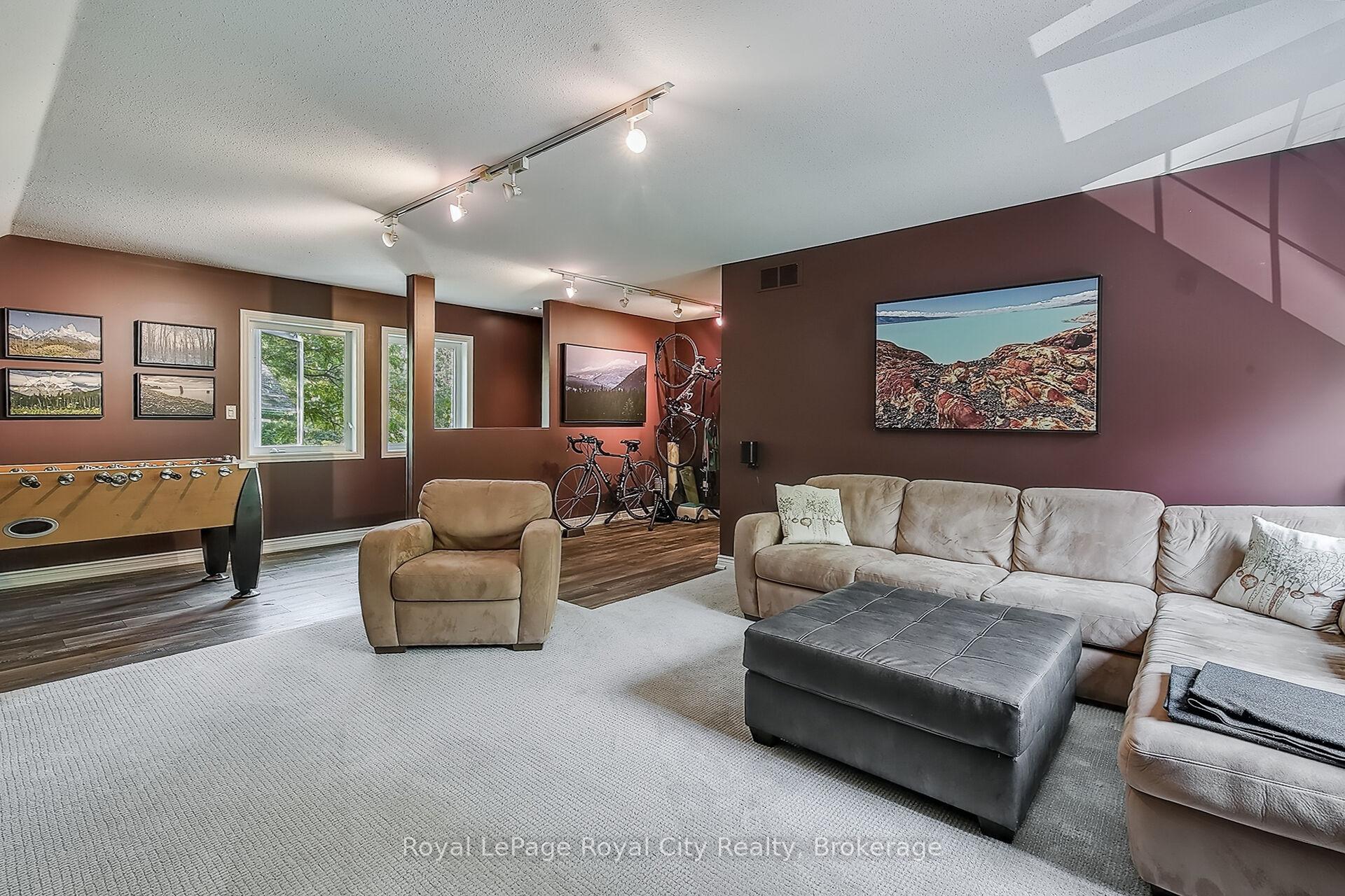 Photo 38 of 12 Kilkenny Place, Guelph, Pineridge/Westminster Woods — HOMEH