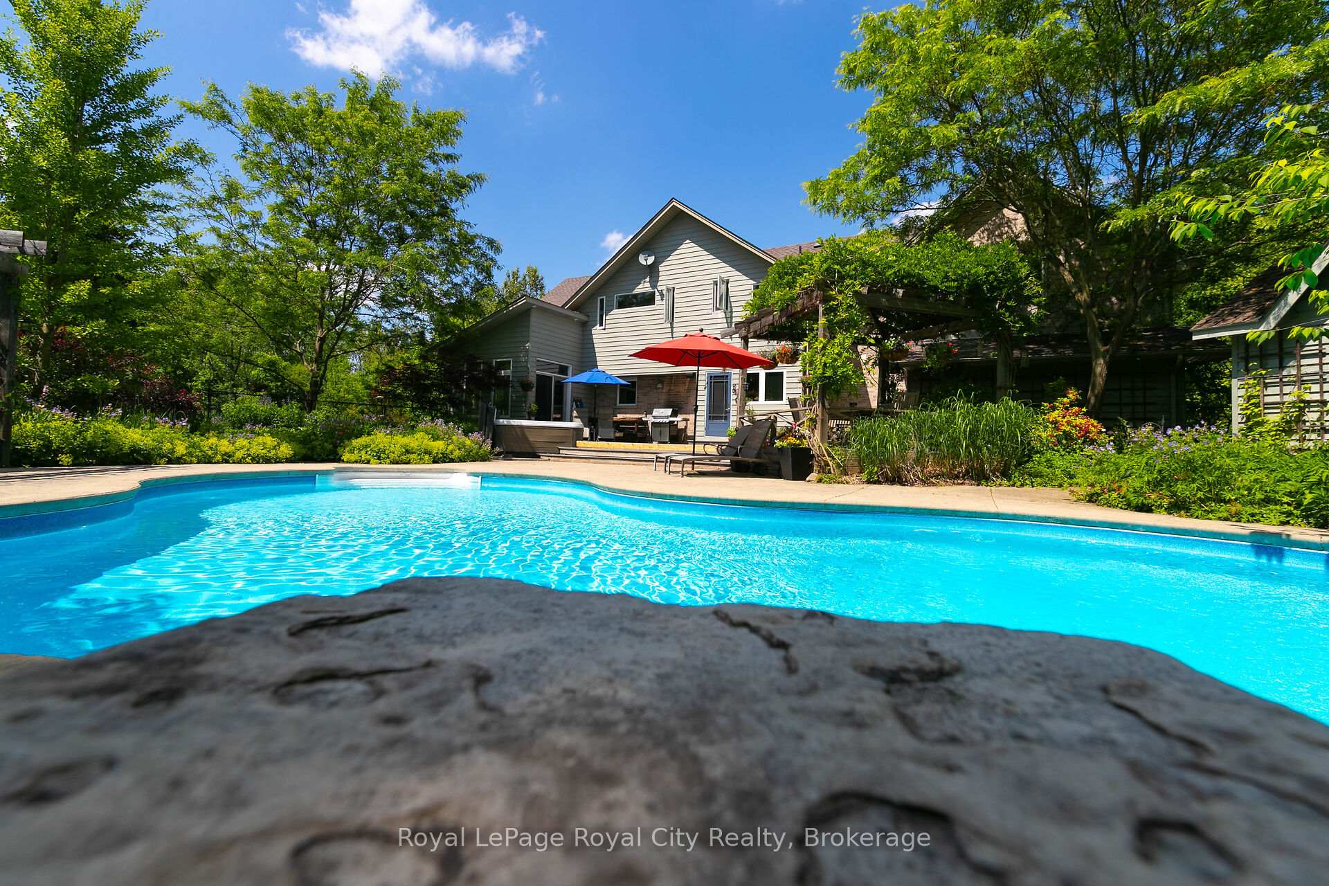 Photo 42 of 12 Kilkenny Place, Guelph, Pineridge/Westminster Woods — HOMEH