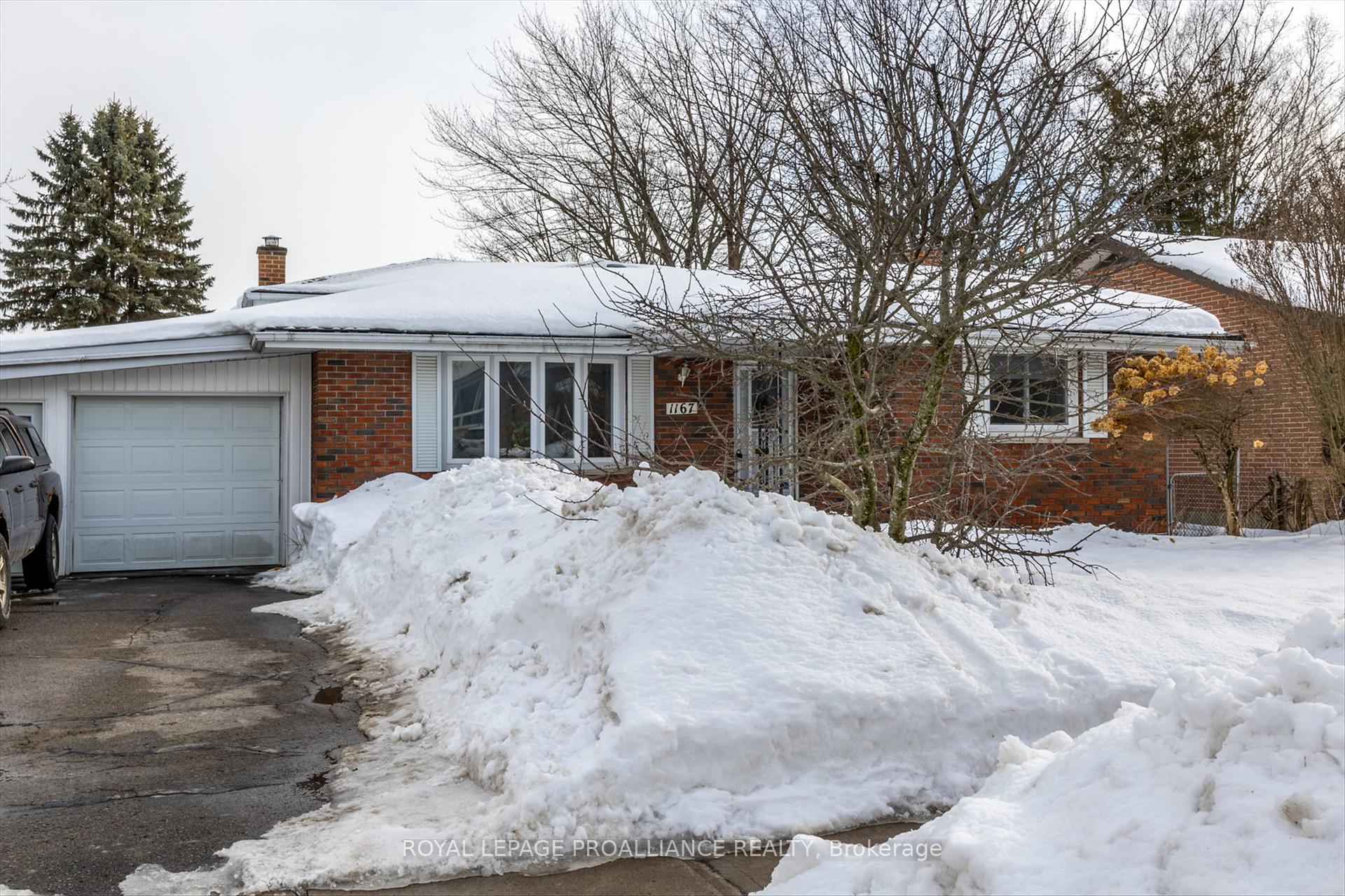 Photo 2 of 1167 Algonquin Boulevard, Peterborough, Northcrest Ward 5 — HOMEH