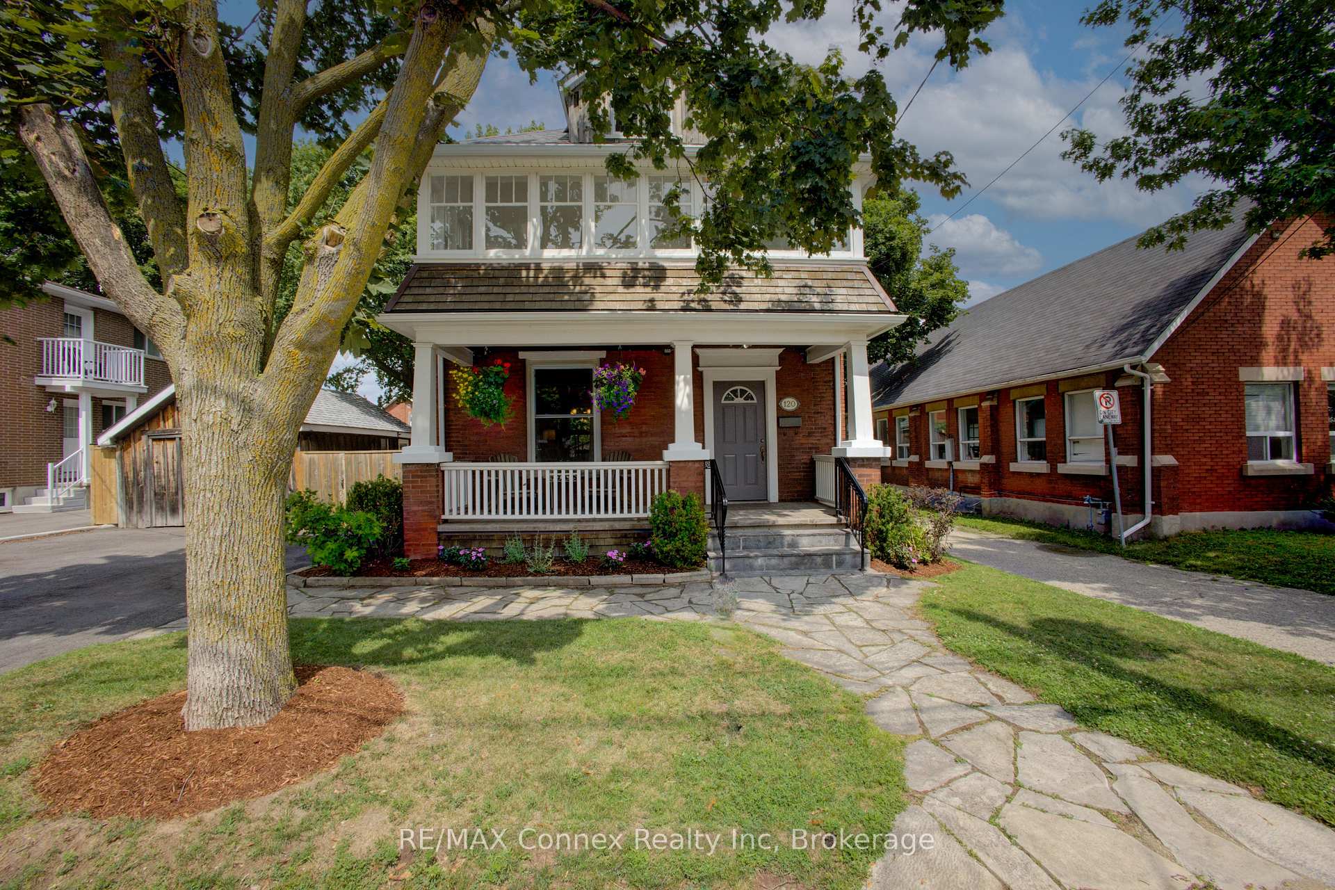 Front of 120 Harris Street