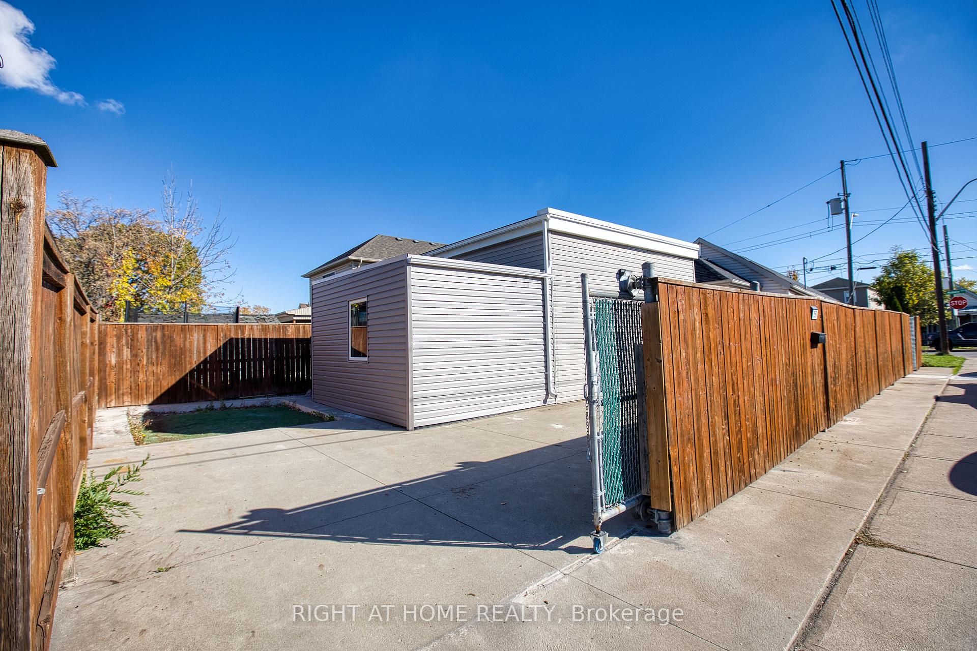 Photo 3 of 85 Robins Avenue, Hamilton, Crown Point — HOMEH