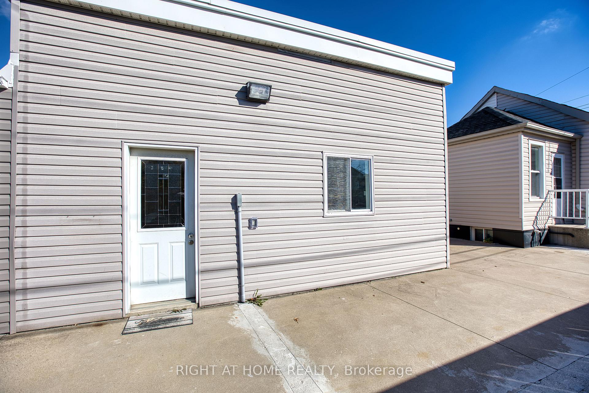 Photo 4 of 85 Robins Avenue, Hamilton, Crown Point — HOMEH