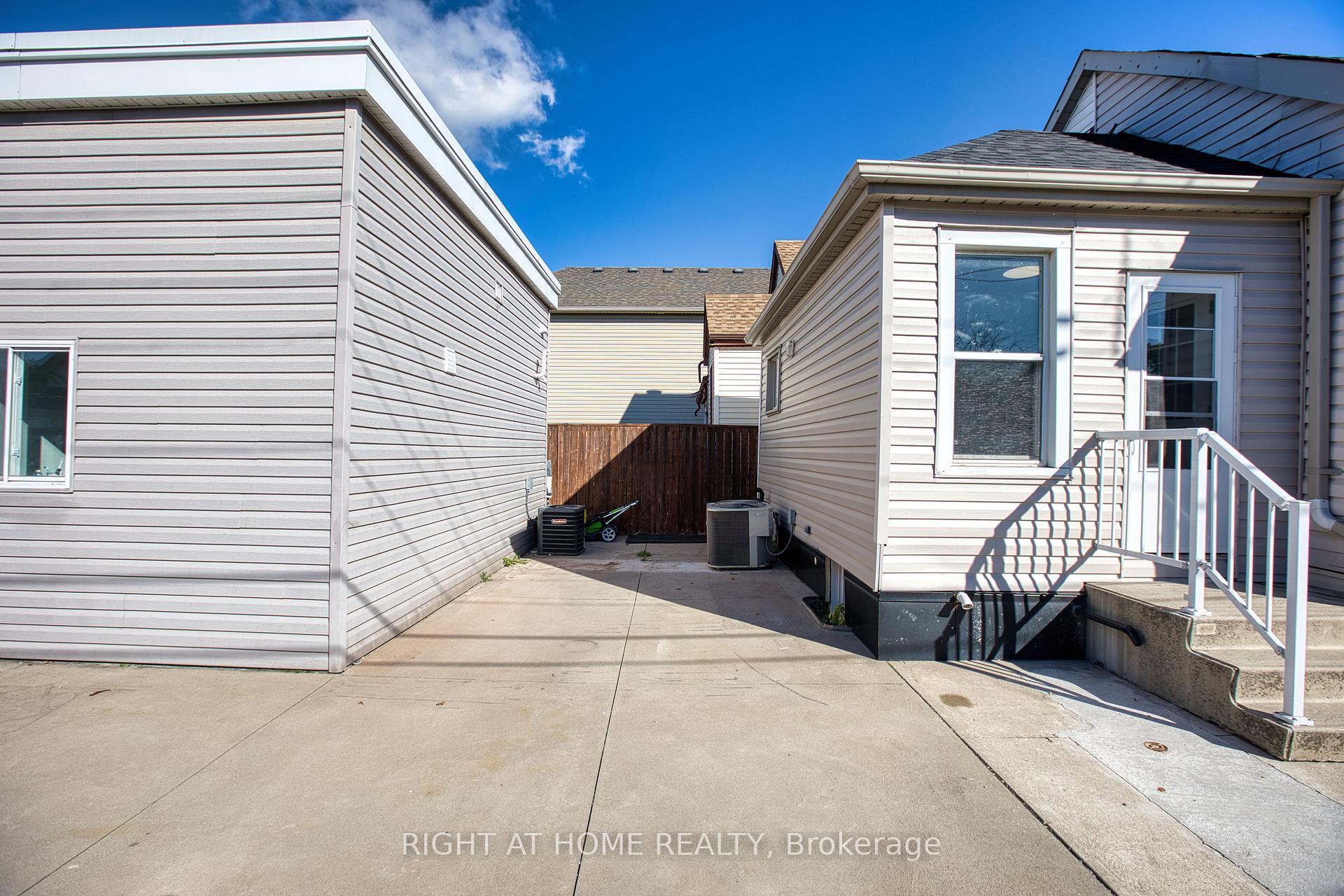 Photo 6 of 85 Robins Avenue, Hamilton, Crown Point — HOMEH
