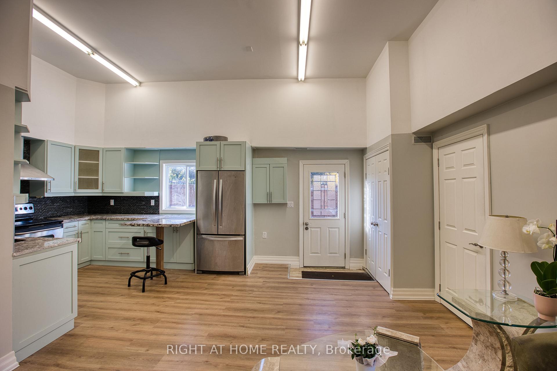 Photo 9 of 85 Robins Avenue, Hamilton, Crown Point — HOMEH