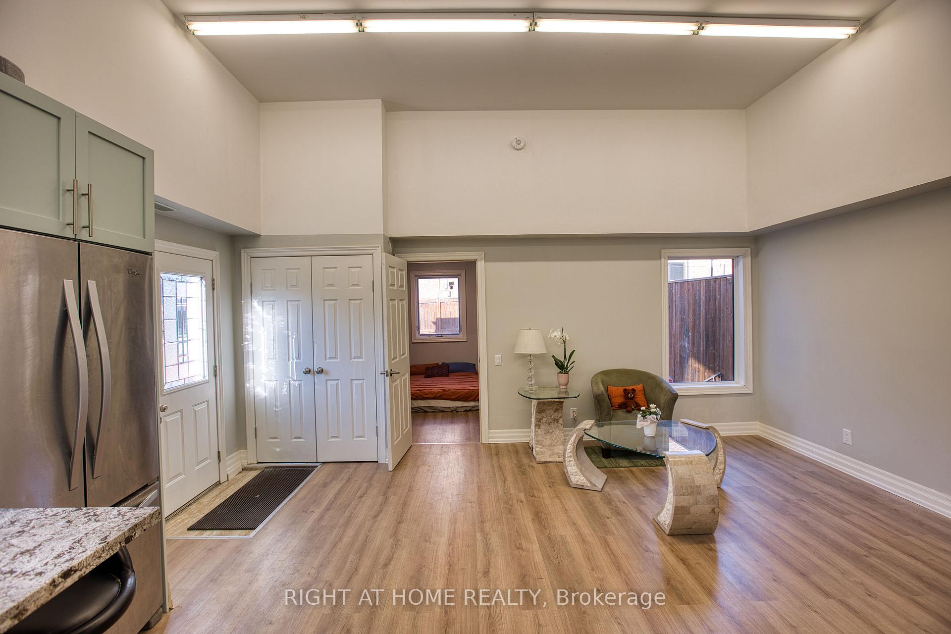 Photo 10 of 85 Robins Avenue, Hamilton, Crown Point — HOMEH