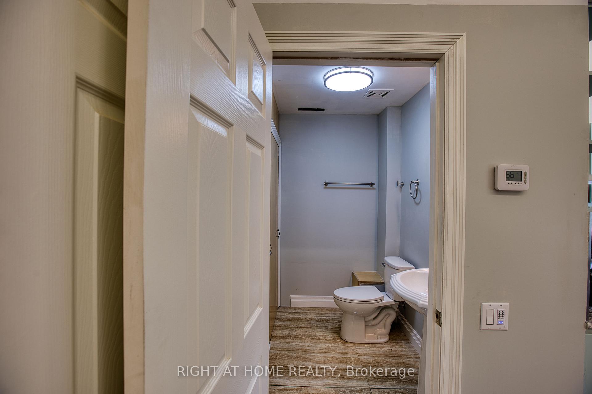 Photo 11 of 85 Robins Avenue, Hamilton, Crown Point — HOMEH