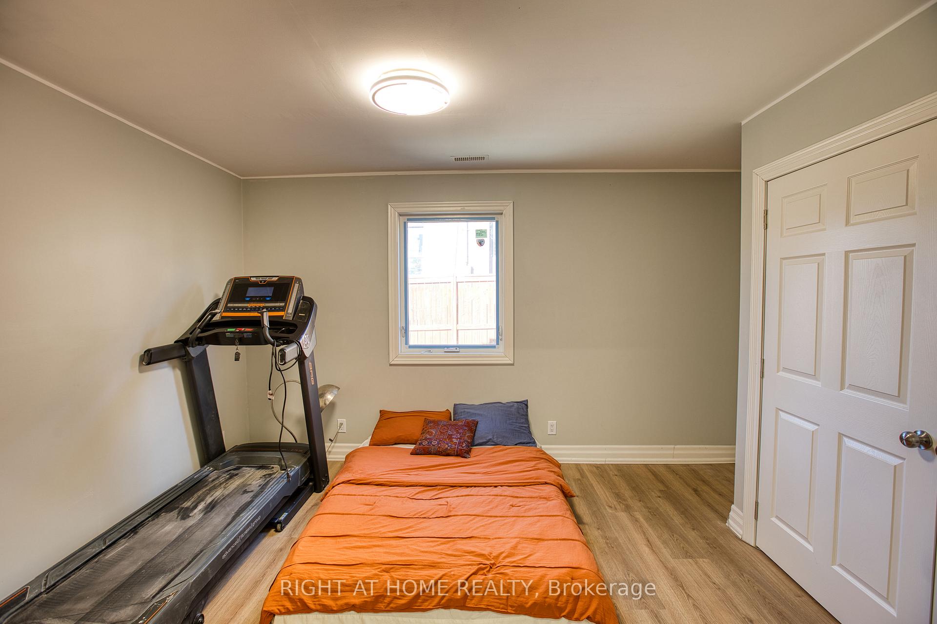 Photo 13 of 85 Robins Avenue, Hamilton, Crown Point — HOMEH