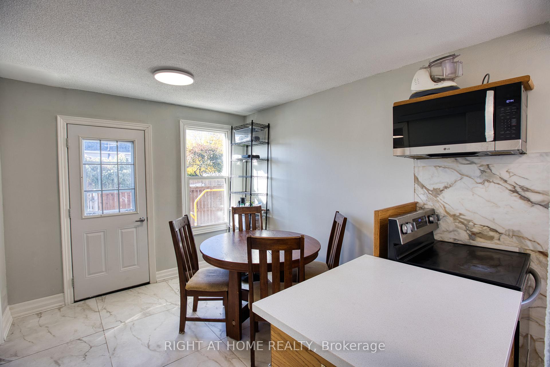 Photo 15 of 85 Robins Avenue, Hamilton, Crown Point — HOMEH