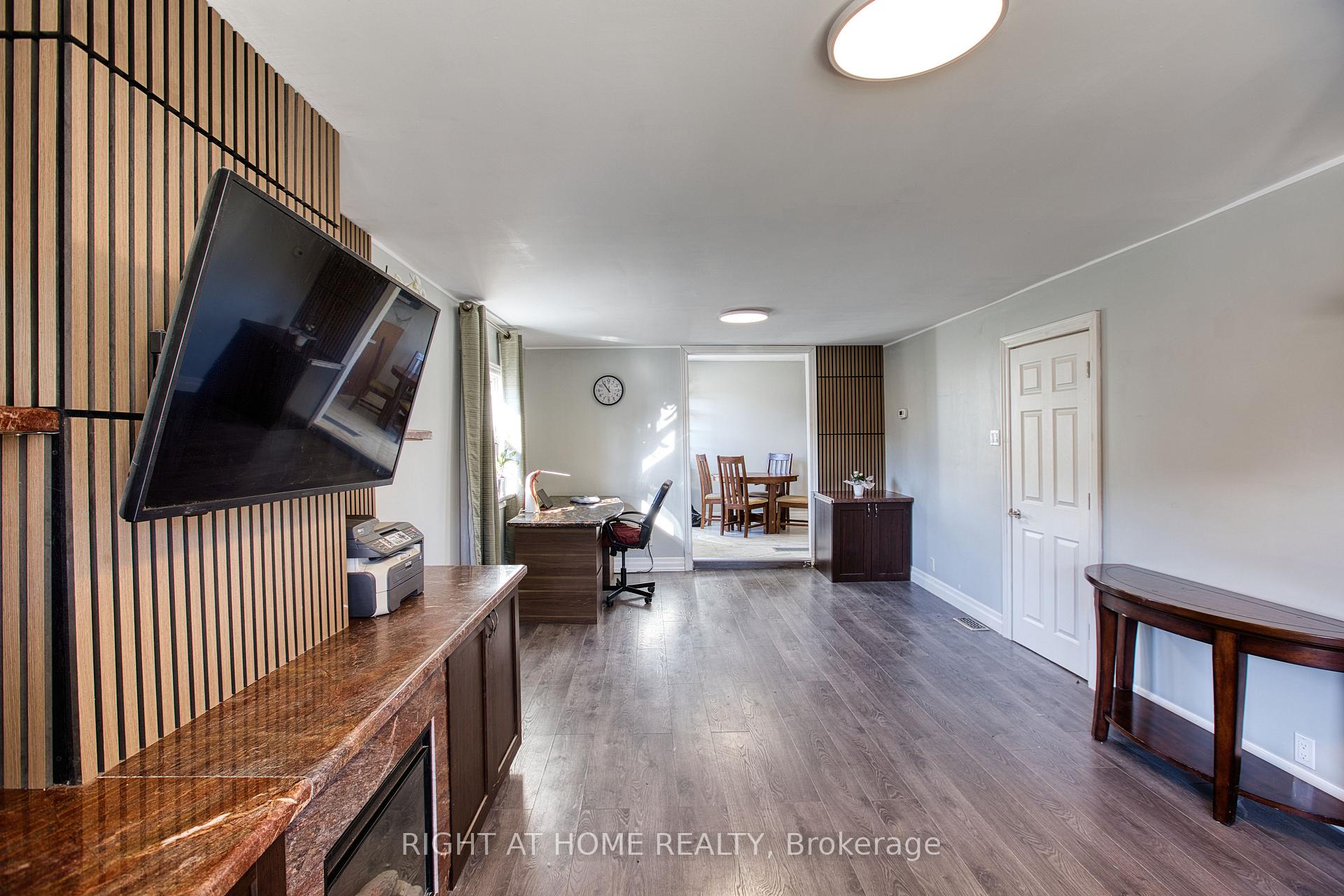 Photo 17 of 85 Robins Avenue, Hamilton, Crown Point — HOMEH