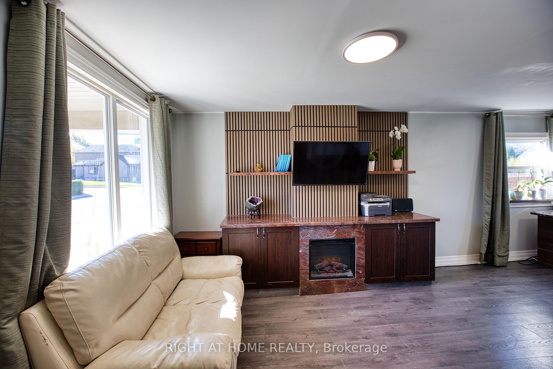 Photo 19 of 85 Robins Avenue, Hamilton, Crown Point — HOMEH