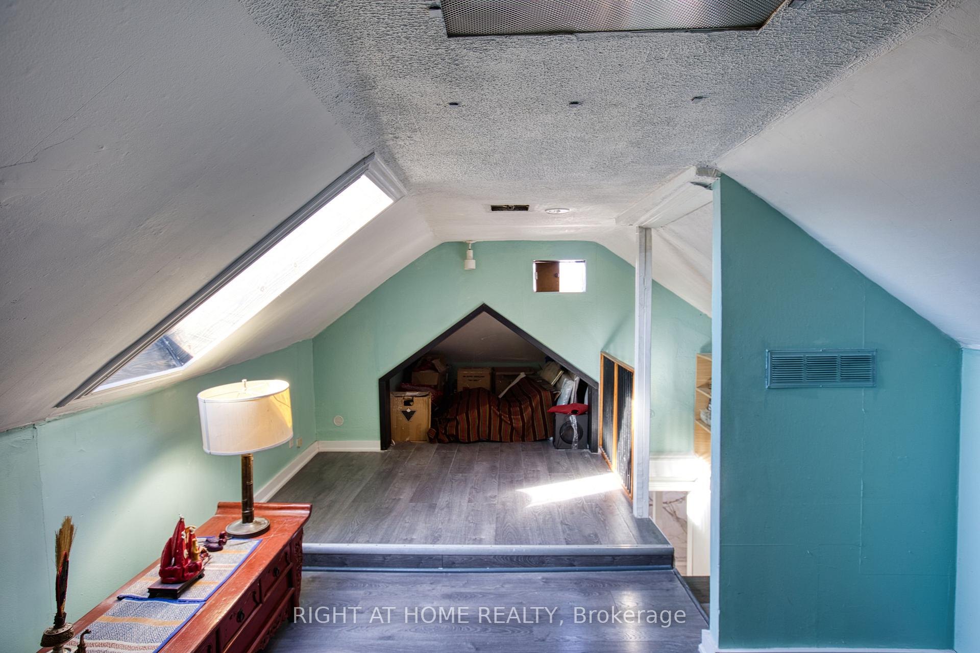 Photo 25 of 85 Robins Avenue, Hamilton, Crown Point — HOMEH