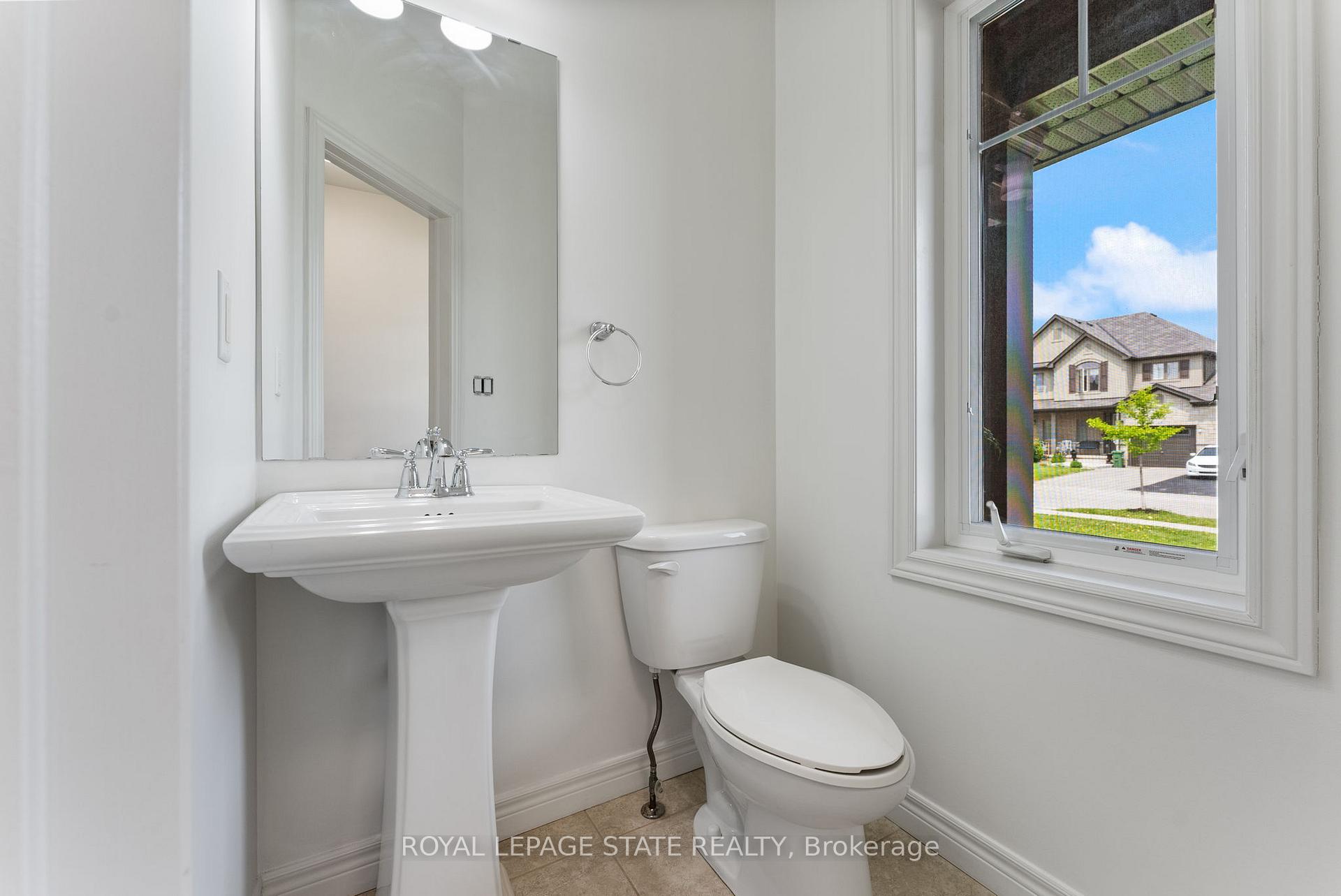 Photo 6 of 68 Dodman Crescent, Hamilton, Ancaster — HOMEH