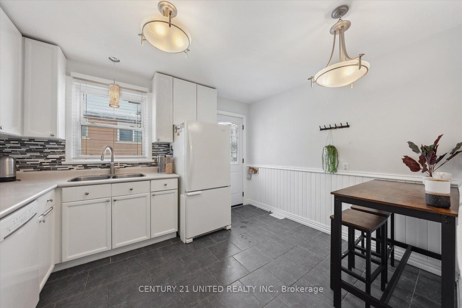 Photo 7 of 1135 Algonquin Boulevard, Peterborough, Northcrest Ward 5 — HOMEH