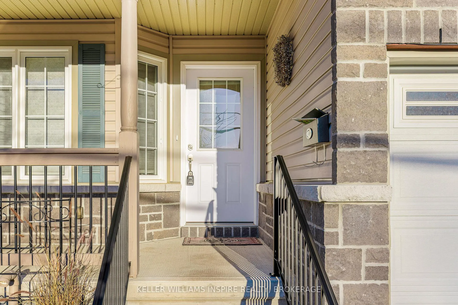 Photo 4 of 23 Centre Street, Brockville — HOMEH