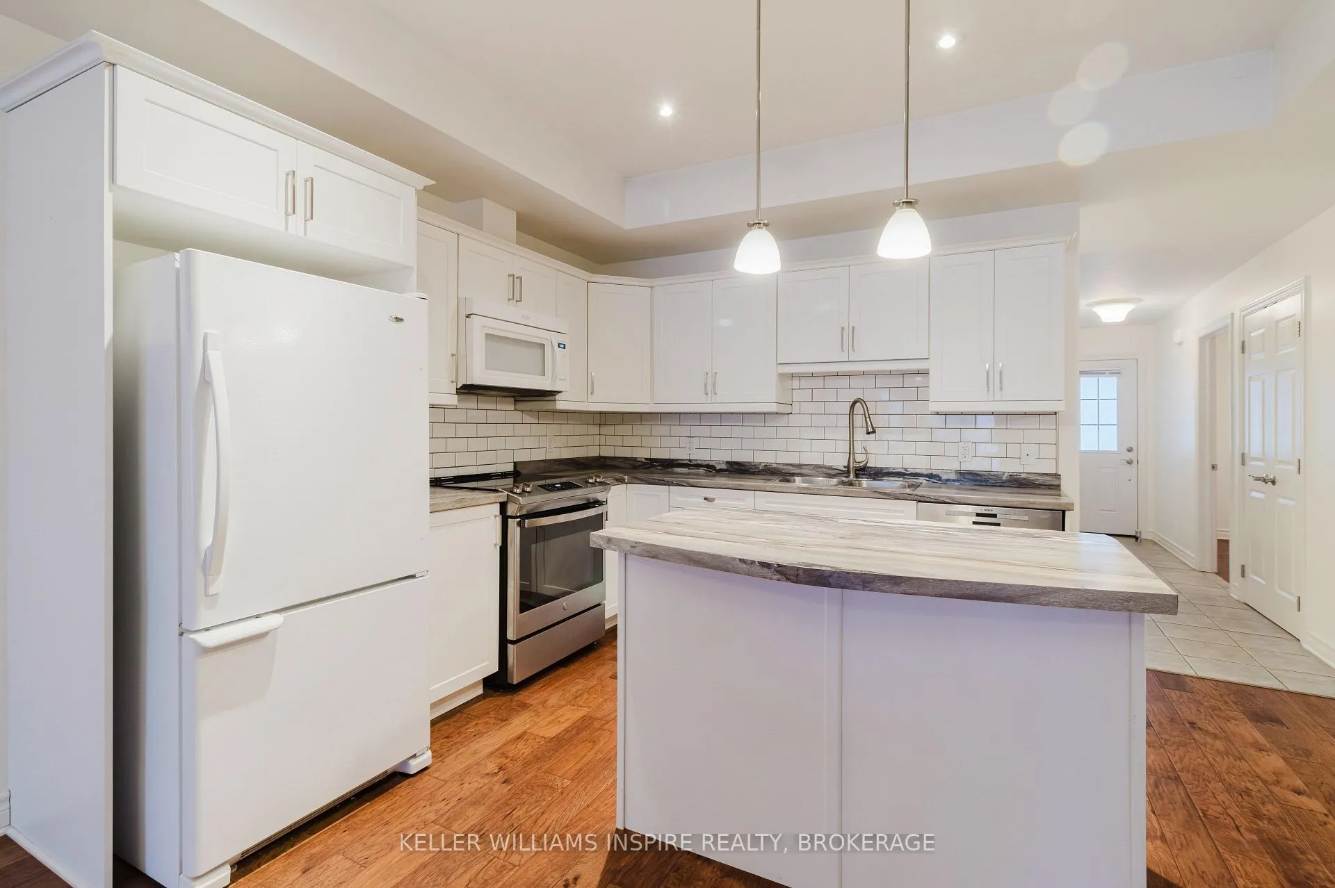 Photo 13 of 23 Centre Street, Brockville — HOMEH