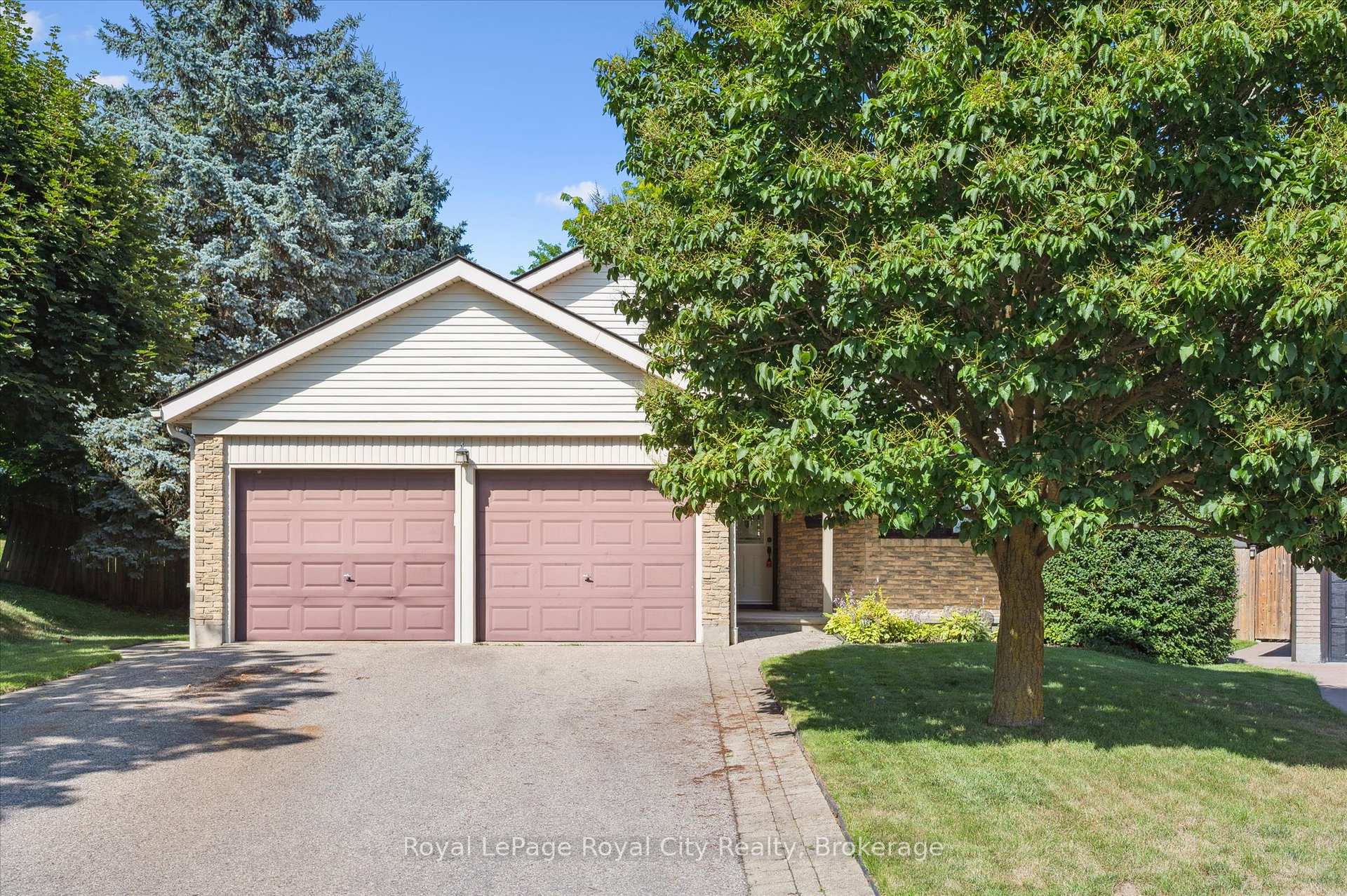 Photo 2 of 15 Jodi Place, Guelph, Willow West/Sugarbush/West Acres — HOMEH