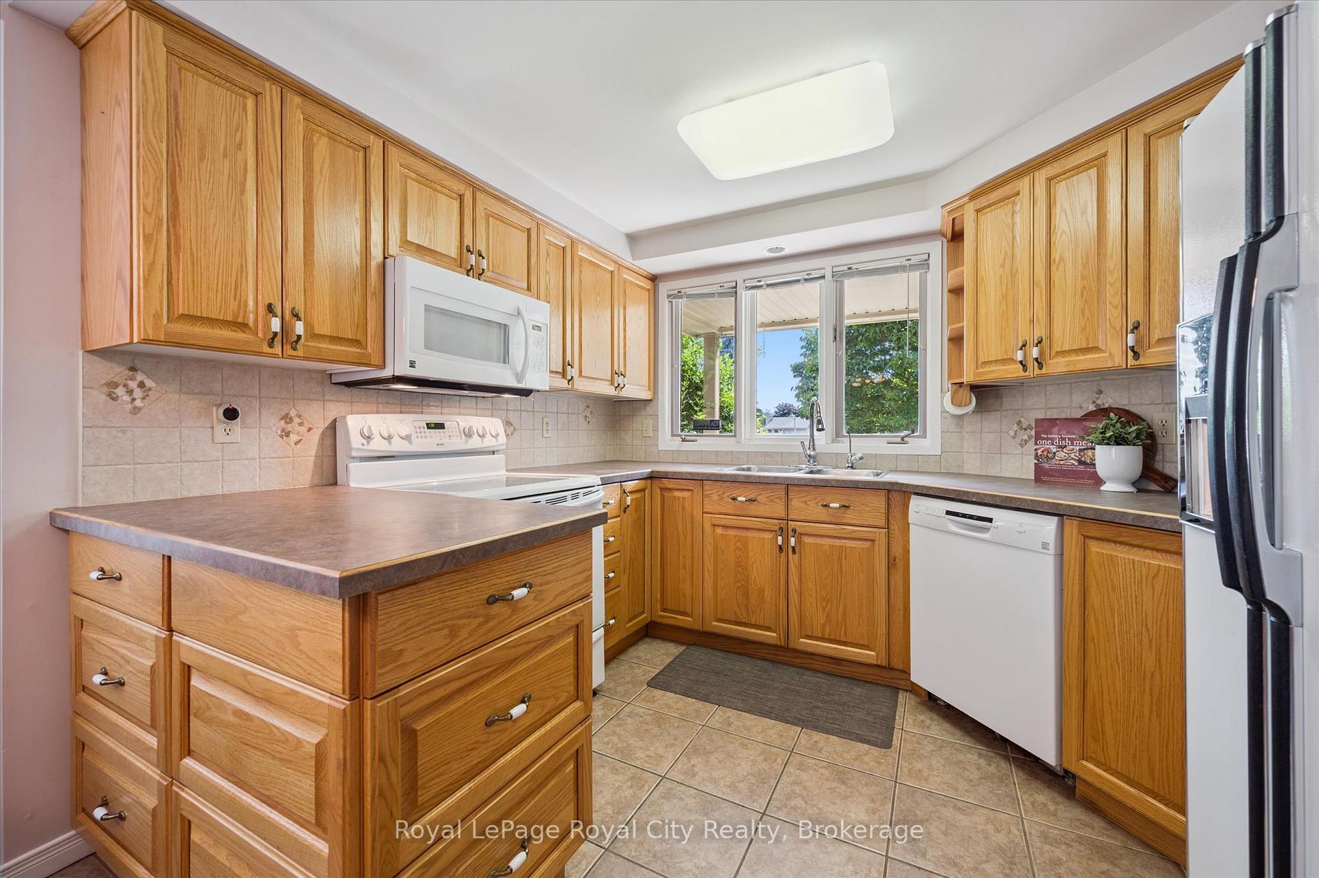Photo 25 of 15 Jodi Place, Guelph, Willow West/Sugarbush/West Acres — HOMEH