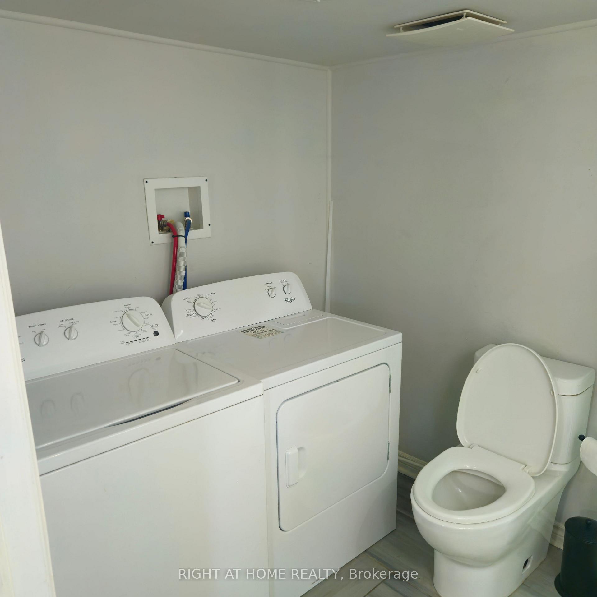 Photo 4 of Unit Basement, 43 Attridge Drive, Aurora, Aurora Village — HOMEH