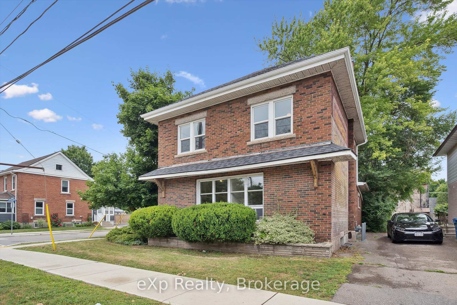 Photo 3 of 120 Johnston Street, Guelph, St. Patrick's Ward — HOMEH