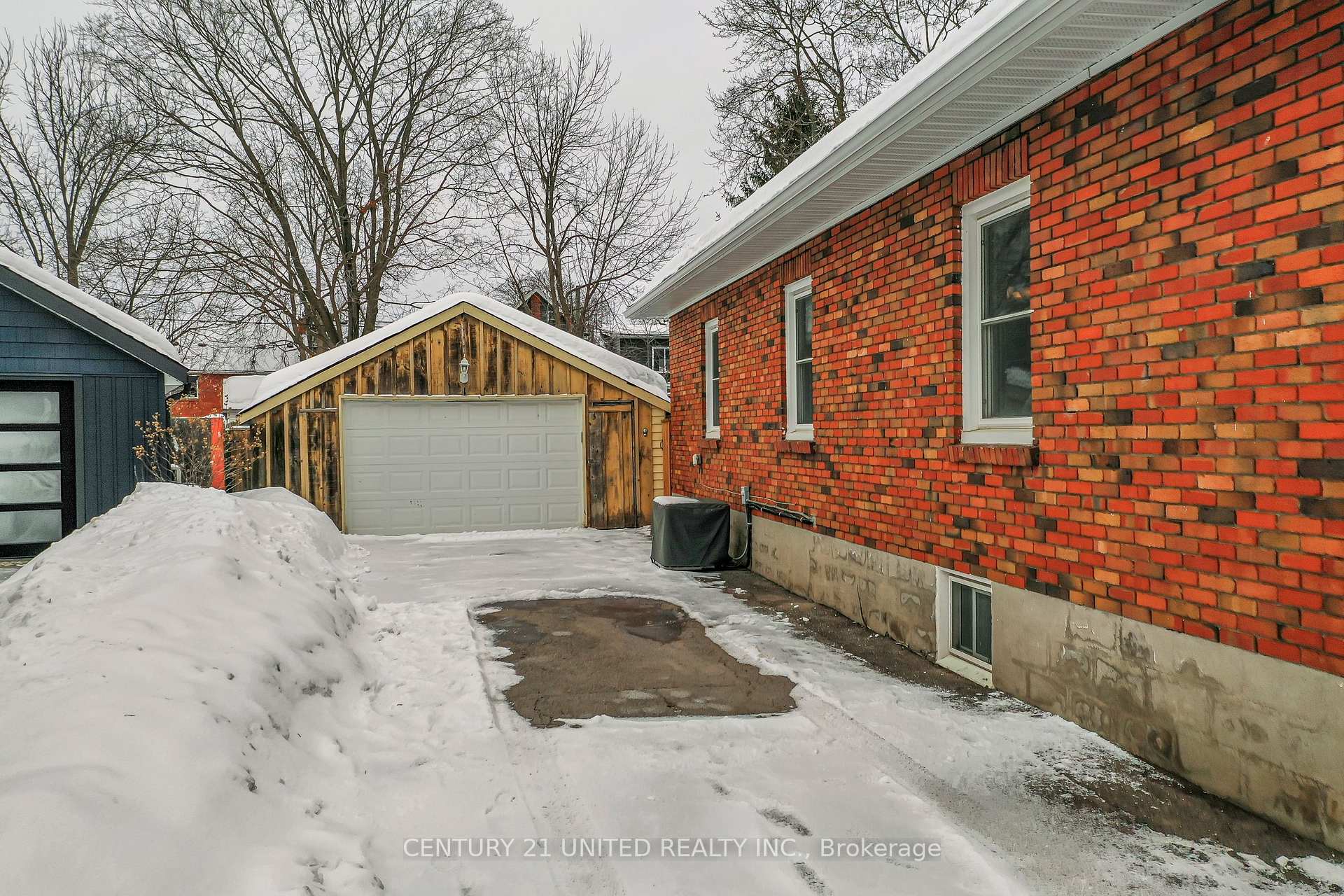Photo 5 of 672 Hastings Avenue, Peterborough, Town Ward 3 — HOMEH