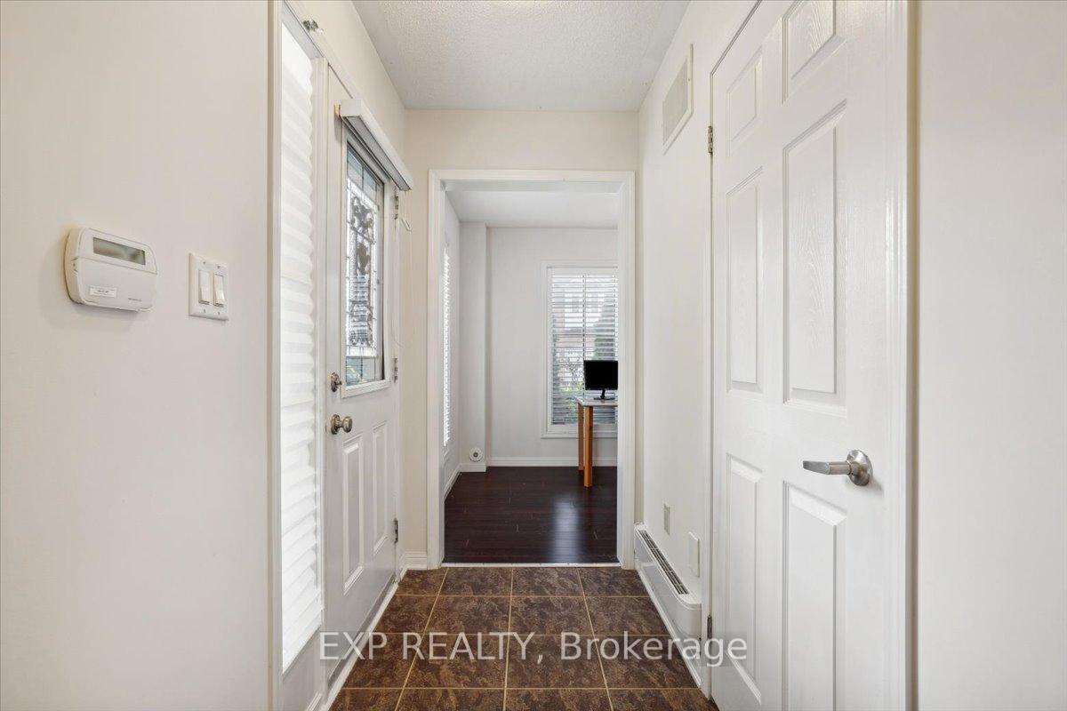 Photo 4 of 949 Hasselfeldt Heights, Milton, Coates — HOMEH