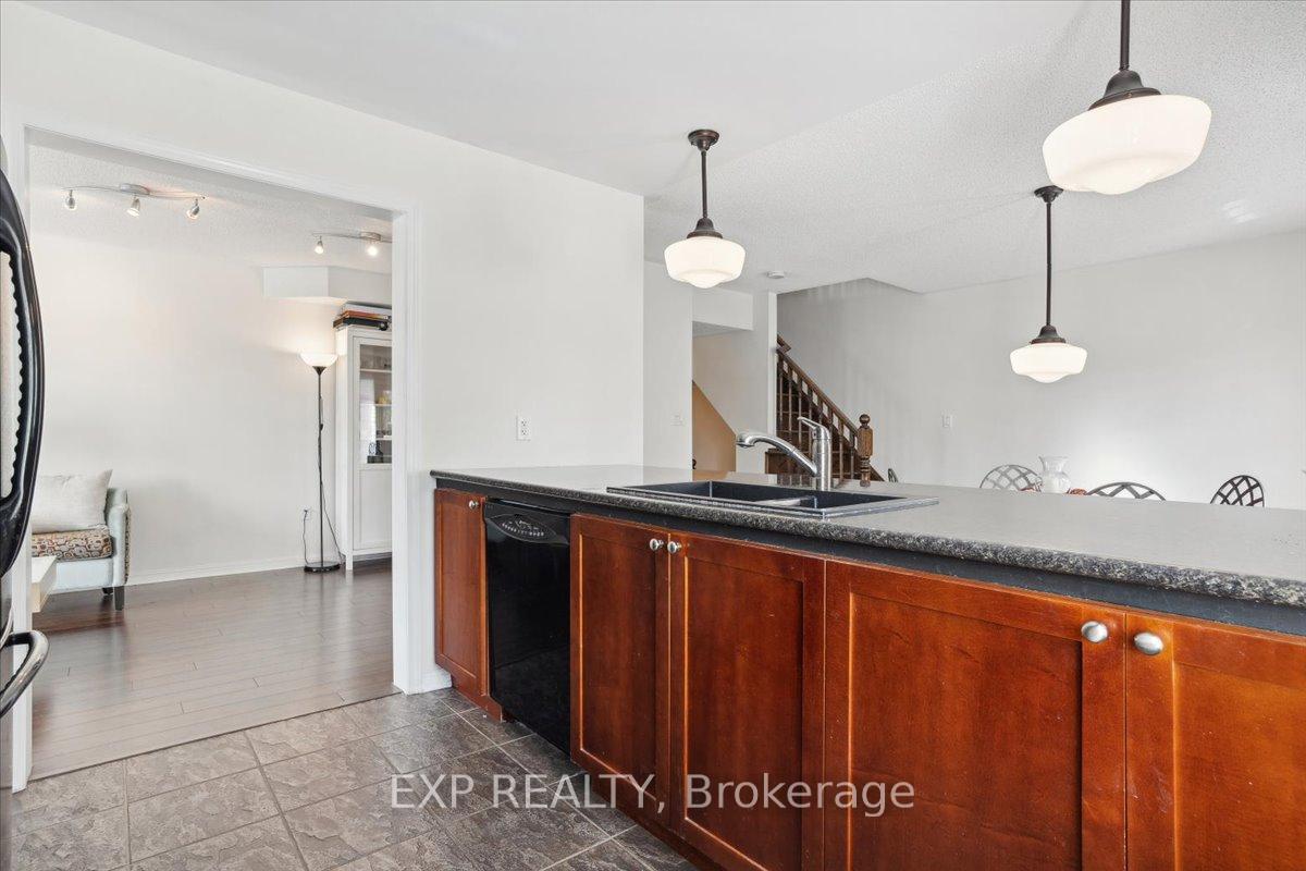 Photo 15 of 949 Hasselfeldt Heights, Milton, Coates — HOMEH