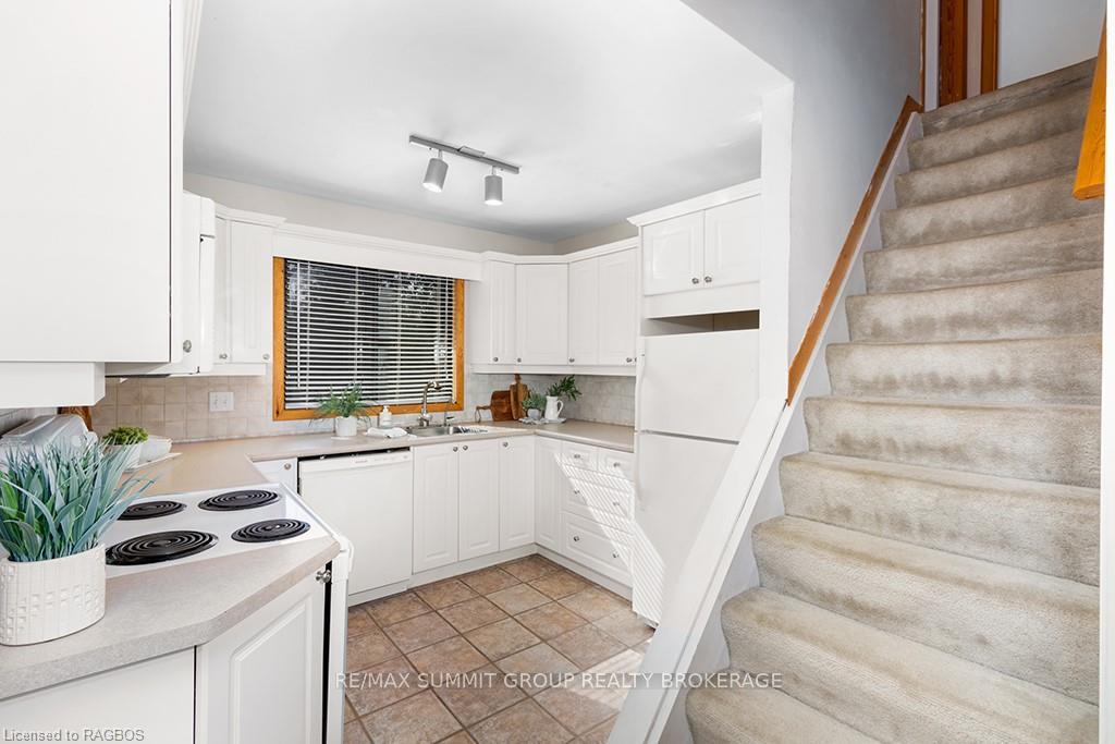 Photo 10 of 221 Pellisier Street, Grey Highlands — HOMEH