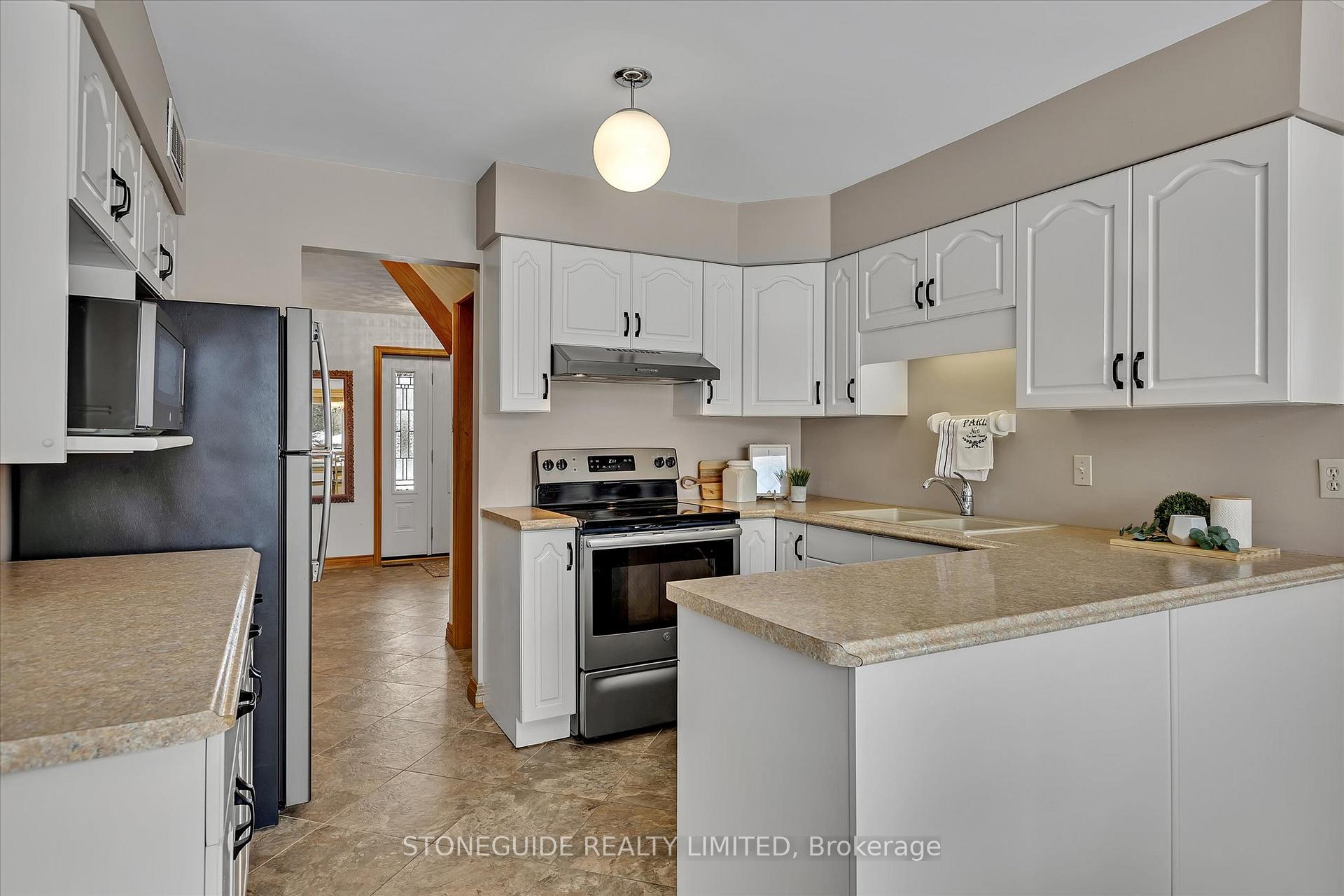 Photo 9 of 1910 Mapleridge Drive, Peterborough, Monaghan Ward 2 — HOMEH