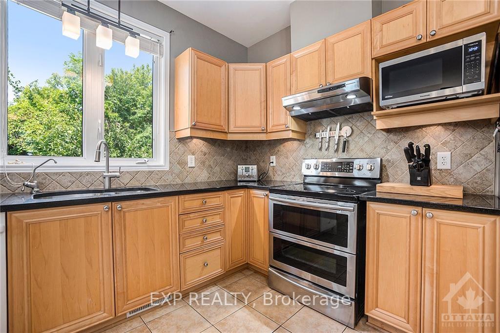 Photo 11 of 6912 Mary Anne Drive, Ottawa, Greely — HOMEH