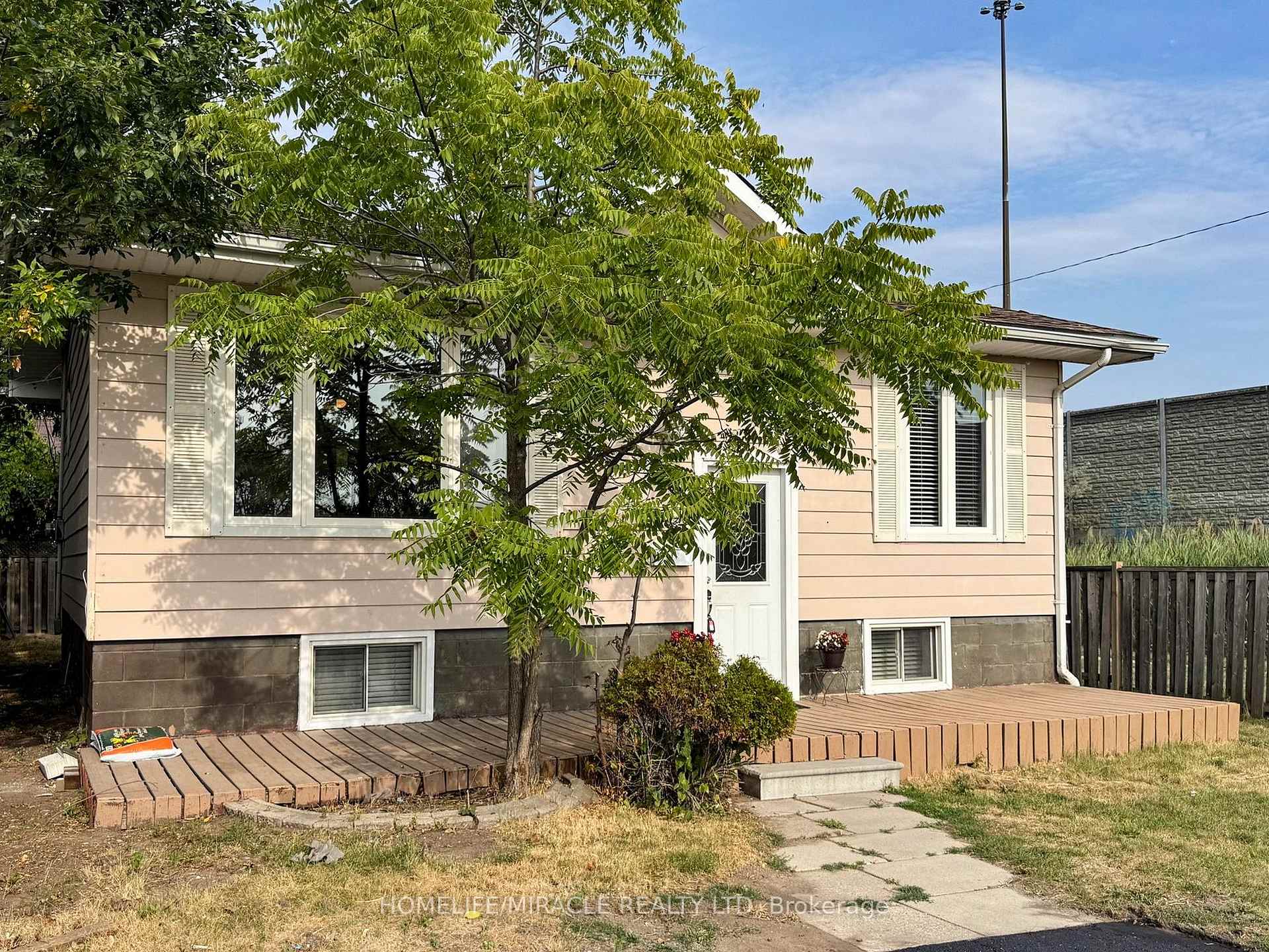 Photo 4 of 1 Tudor Avenue, Ajax, Central — HOMEH