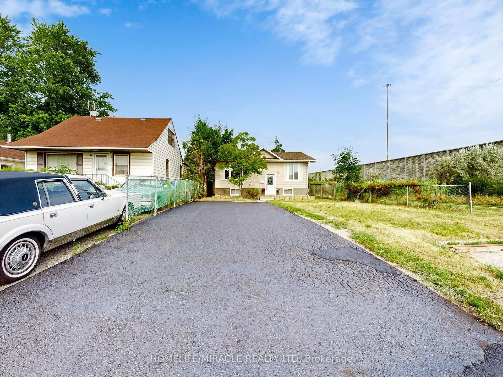 Photo 3 of 1 Tudor Avenue, Ajax, Central — HOMEH
