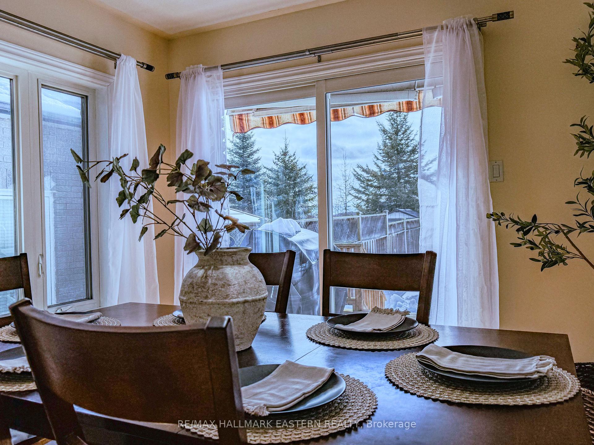 Photo 3 of 513 Carriage Lane, Peterborough, Northcrest Ward 5 — HOMEH