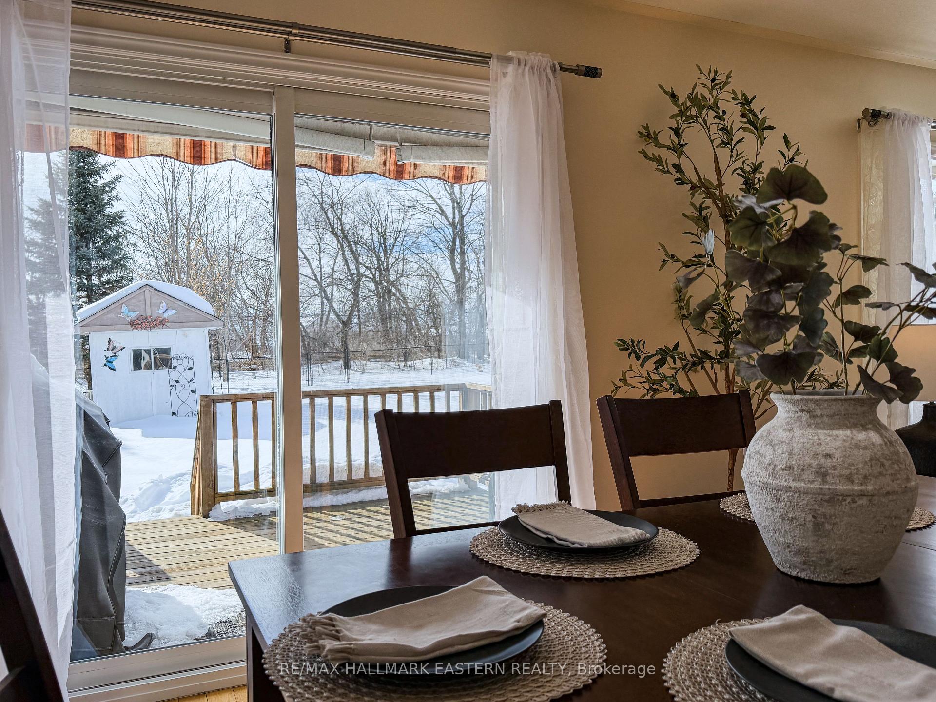 Photo 4 of 513 Carriage Lane, Peterborough, Northcrest Ward 5 — HOMEH