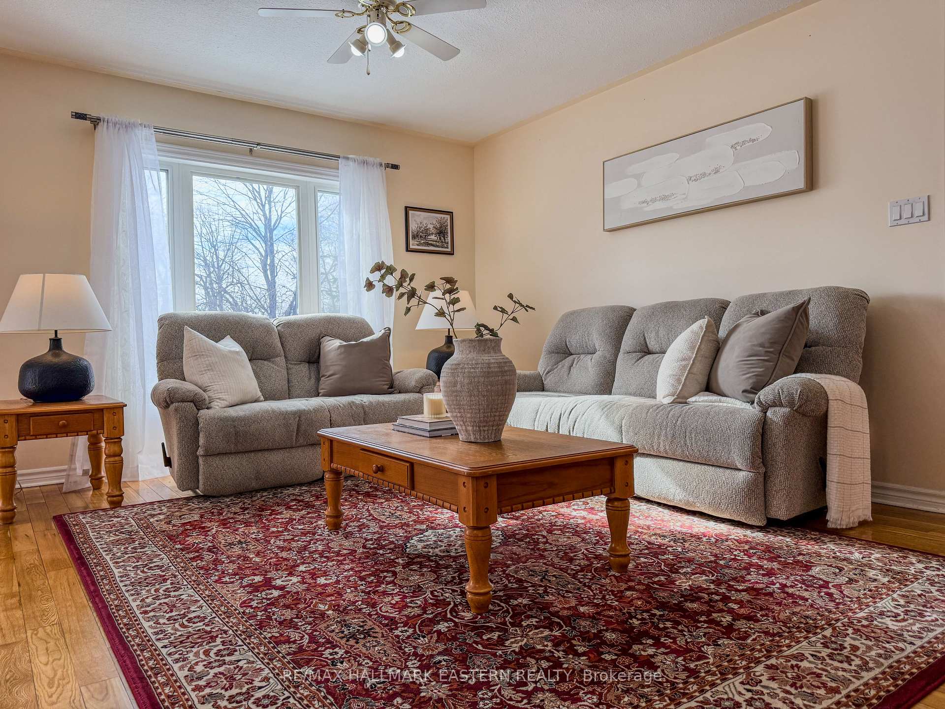 Photo 5 of 513 Carriage Lane, Peterborough, Northcrest Ward 5 — HOMEH