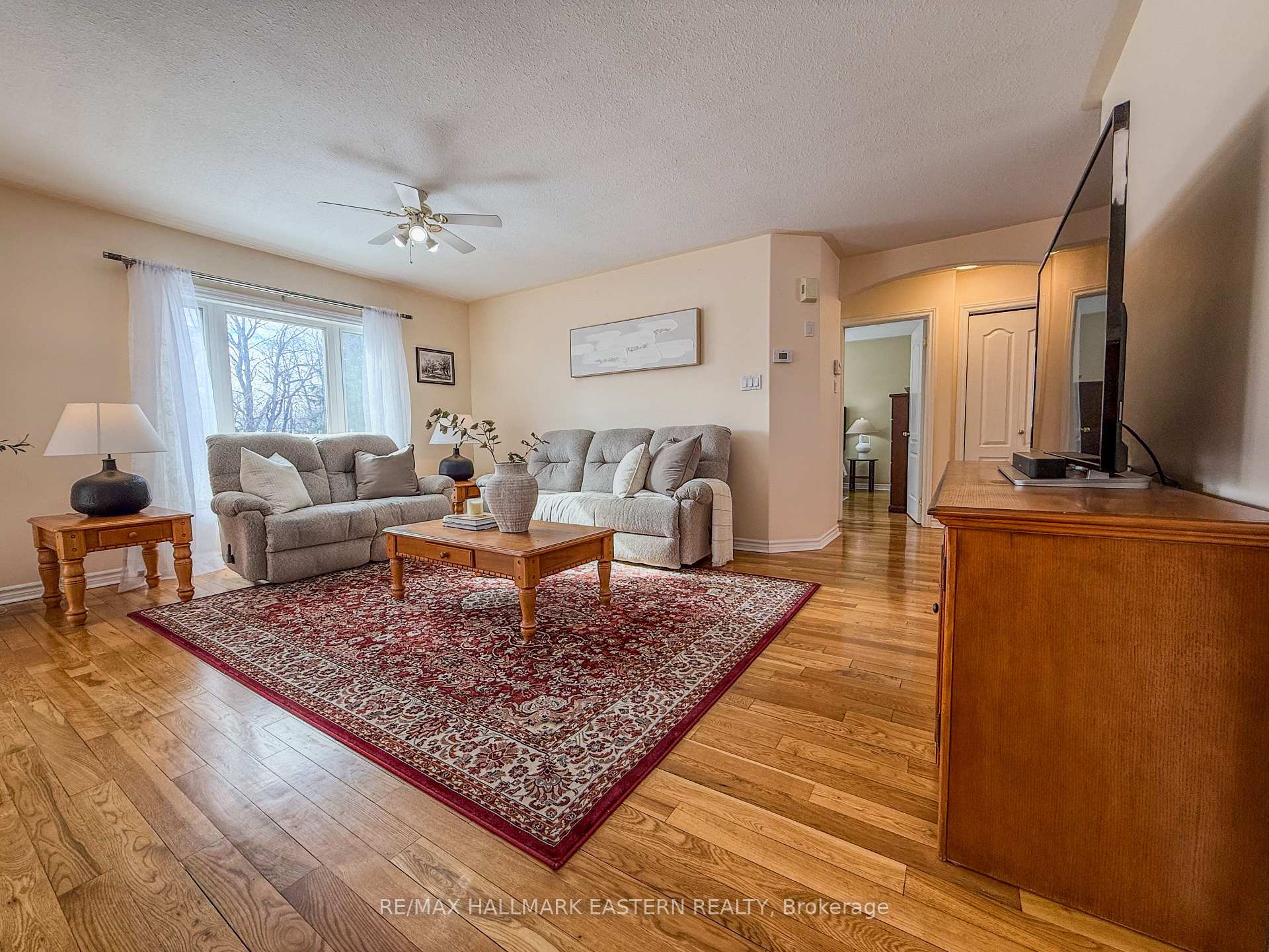 Photo 6 of 513 Carriage Lane, Peterborough, Northcrest Ward 5 — HOMEH