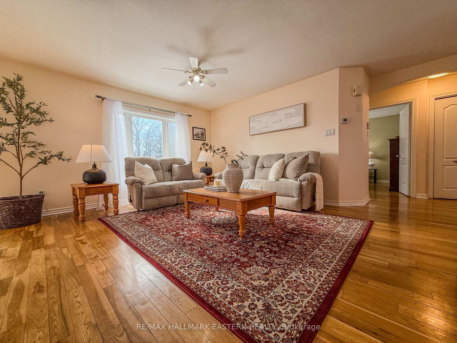 Photo 9 of 513 Carriage Lane, Peterborough, Northcrest Ward 5 — HOMEH