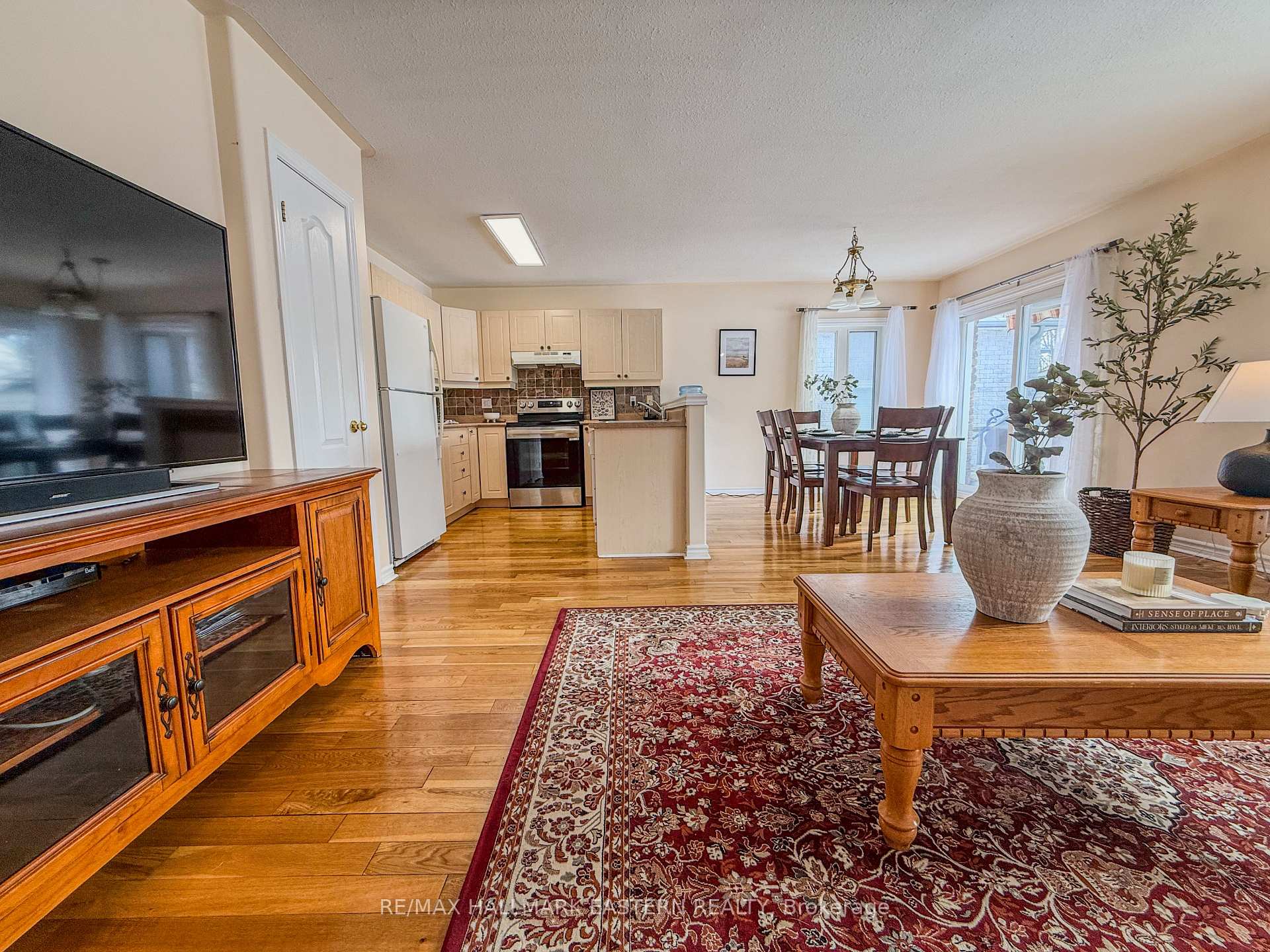 Photo 10 of 513 Carriage Lane, Peterborough, Northcrest Ward 5 — HOMEH