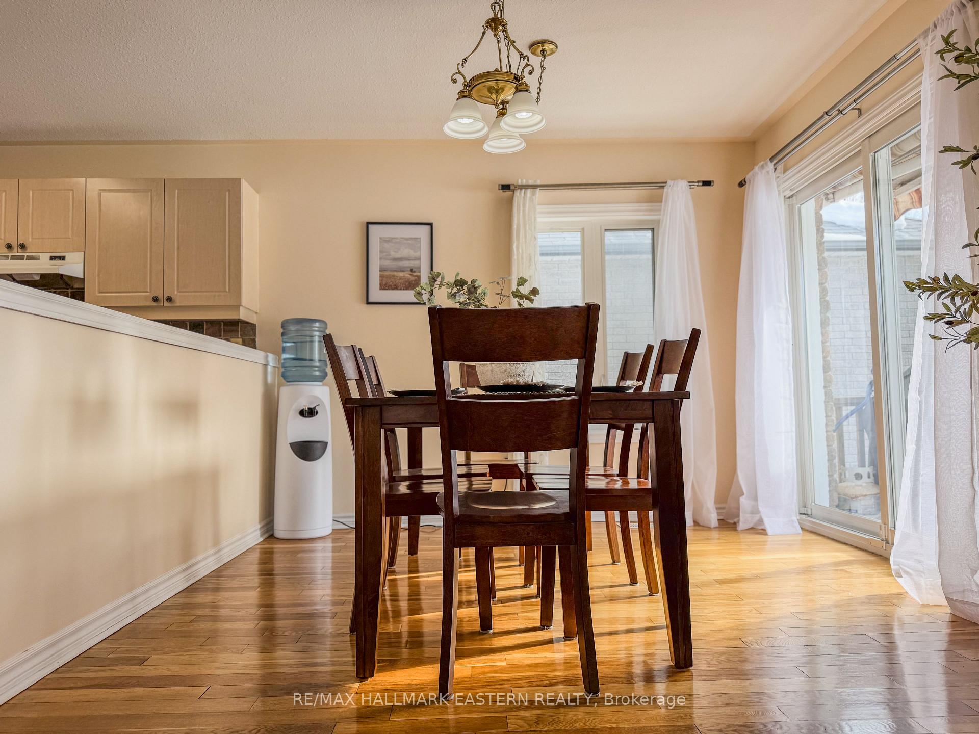 Photo 11 of 513 Carriage Lane, Peterborough, Northcrest Ward 5 — HOMEH