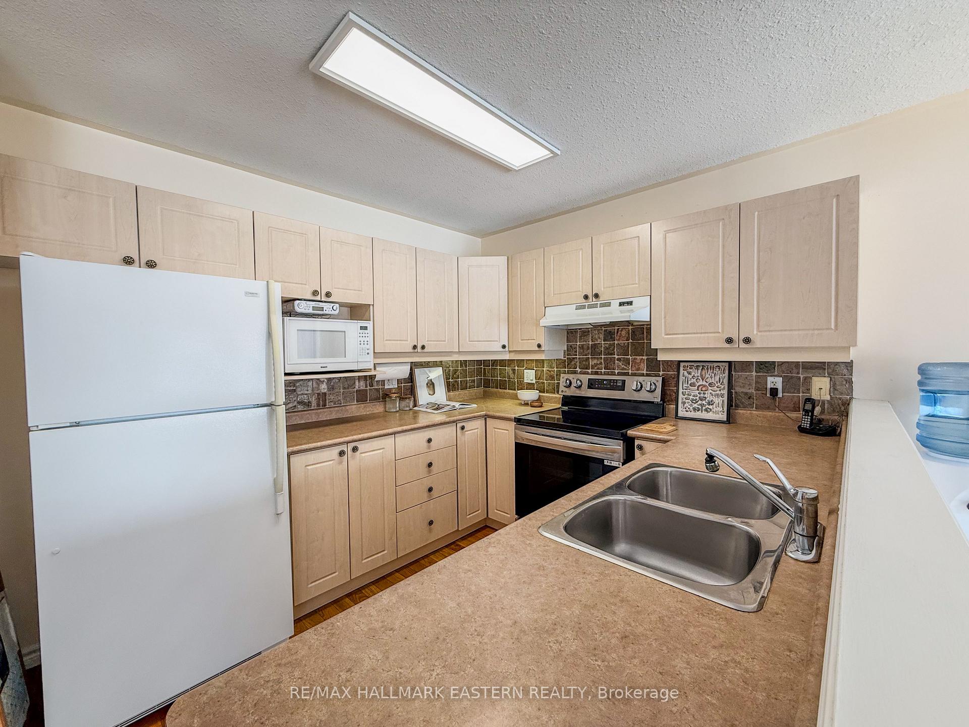 Photo 13 of 513 Carriage Lane, Peterborough, Northcrest Ward 5 — HOMEH