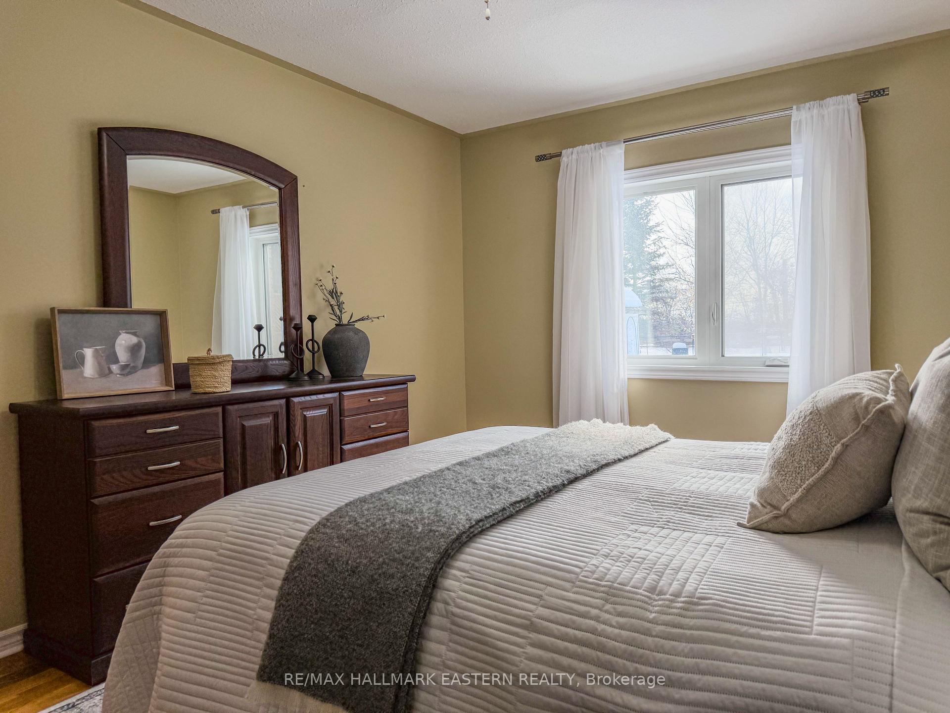 Photo 18 of 513 Carriage Lane, Peterborough, Northcrest Ward 5 — HOMEH